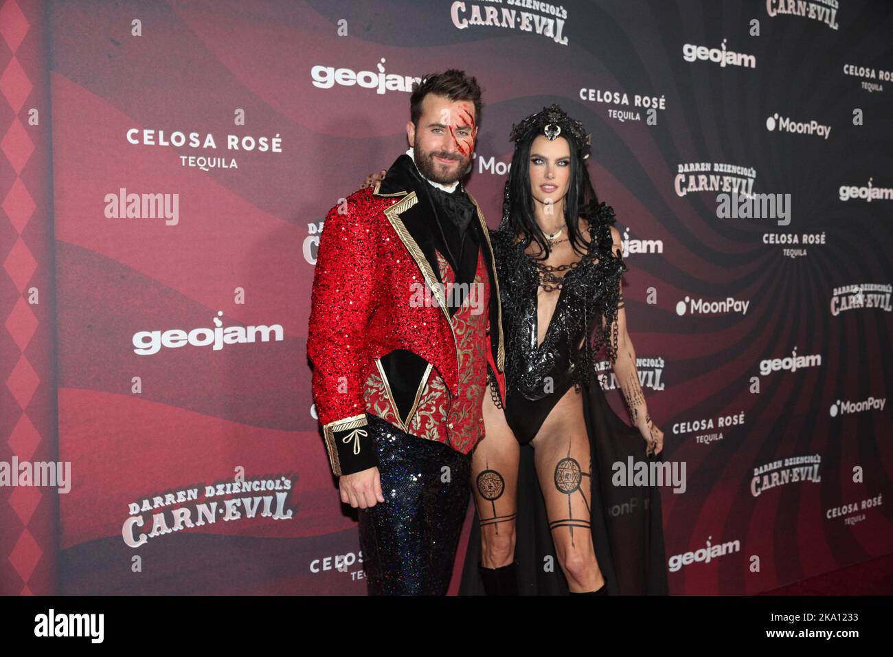 LOS ANGELES, CA - 29 OTTOBRE 2022: Partecipa all'annuale CARN*EVIL Halloween Party di Alesandra Ambrosio Darren Dzienciol il 29 ottobre 2022 a Los Angeles, California Foto Stock