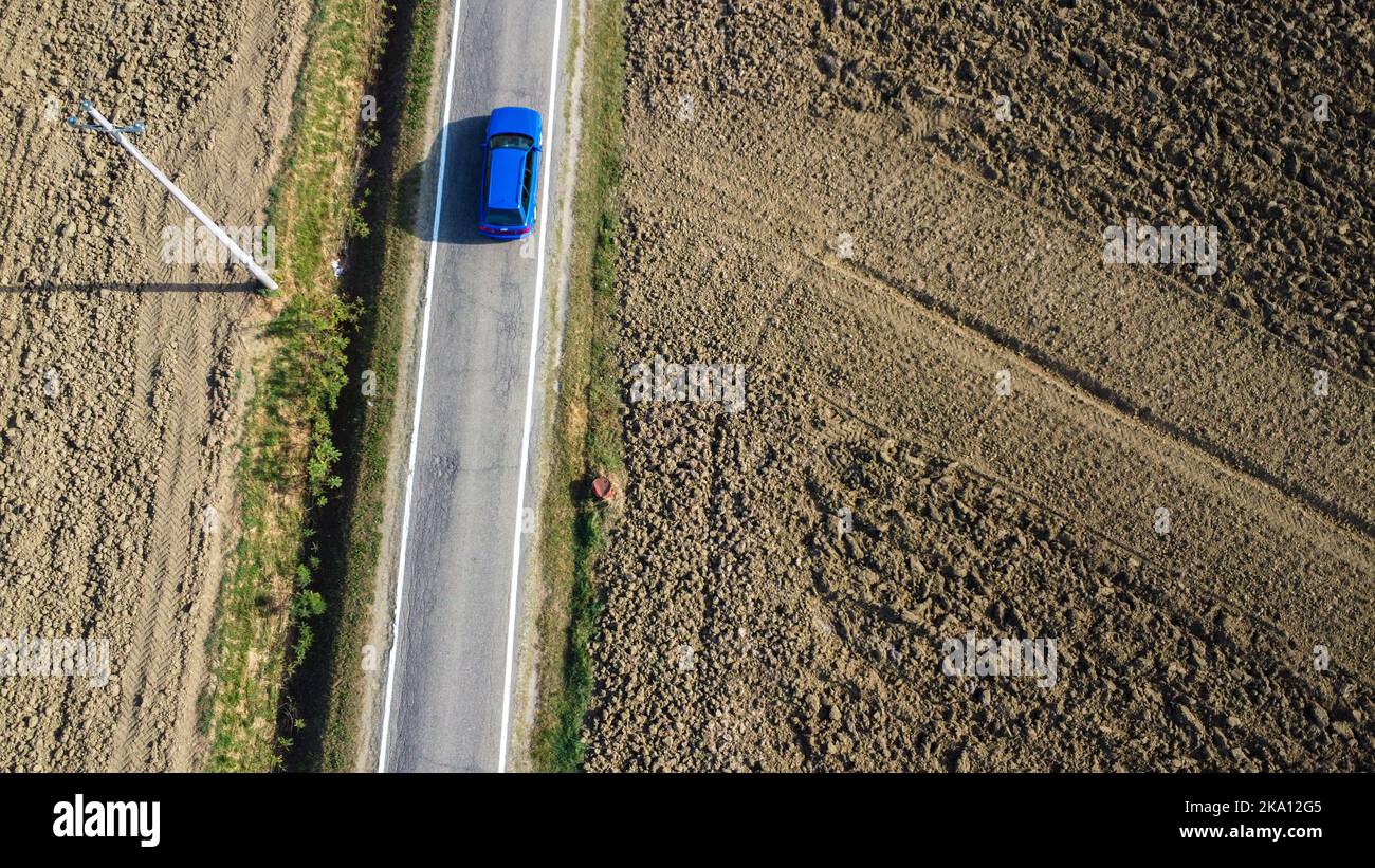 Audi RS2 carro sportivo d'avanguardia nei campi Foto Stock