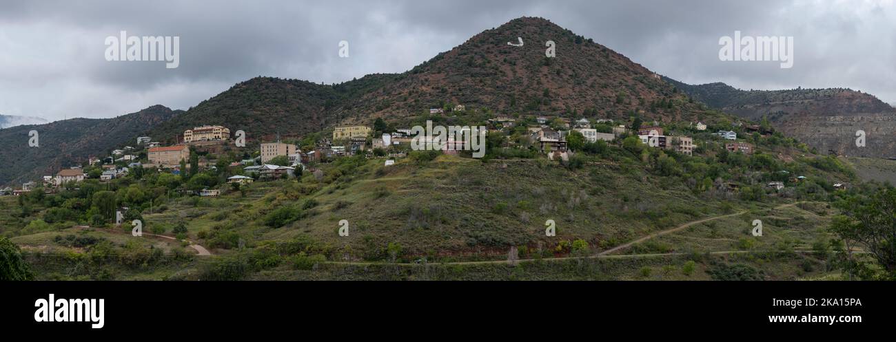 Una vista panoramica della città collinare di Jerome, Arizona Foto Stock