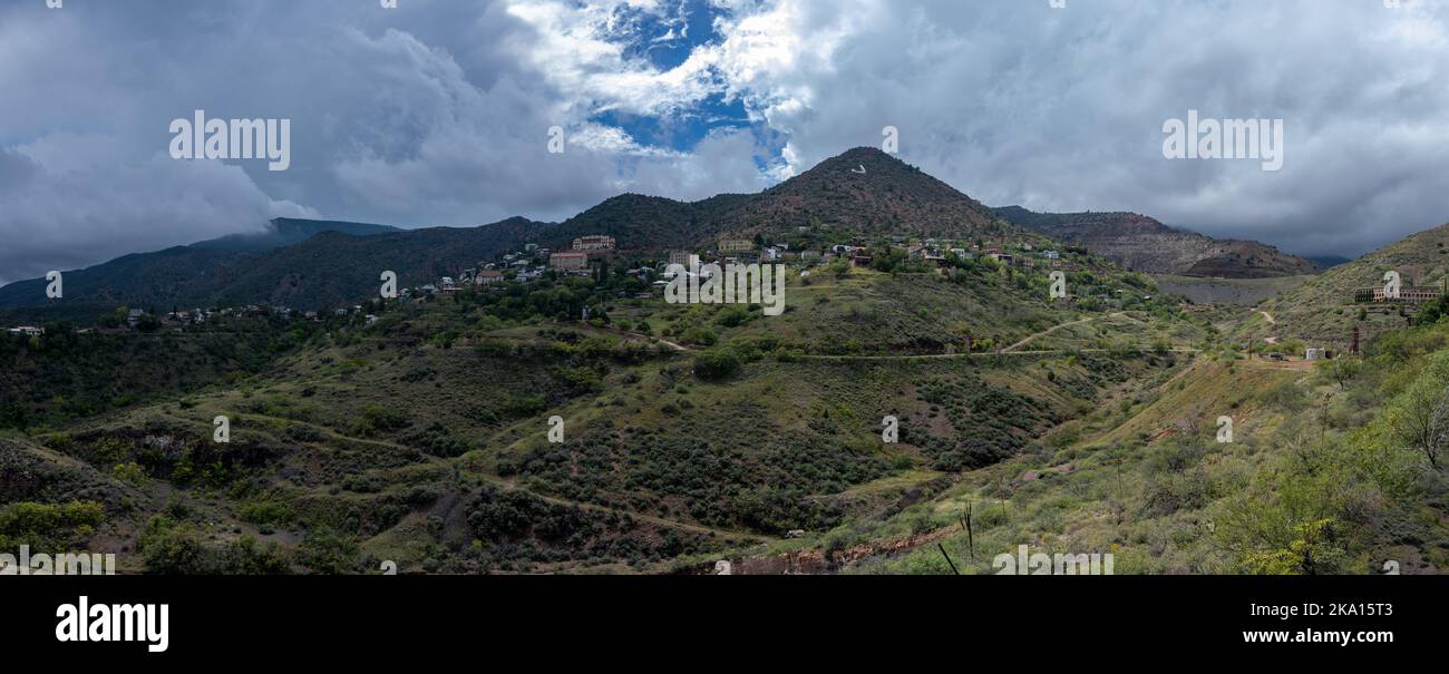 Una vista panoramica della città collinare di Jerome, Arizona Foto Stock