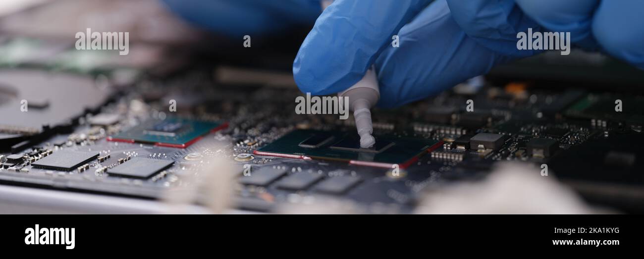 Processore microchip CPU con pasta termica closeup Foto Stock