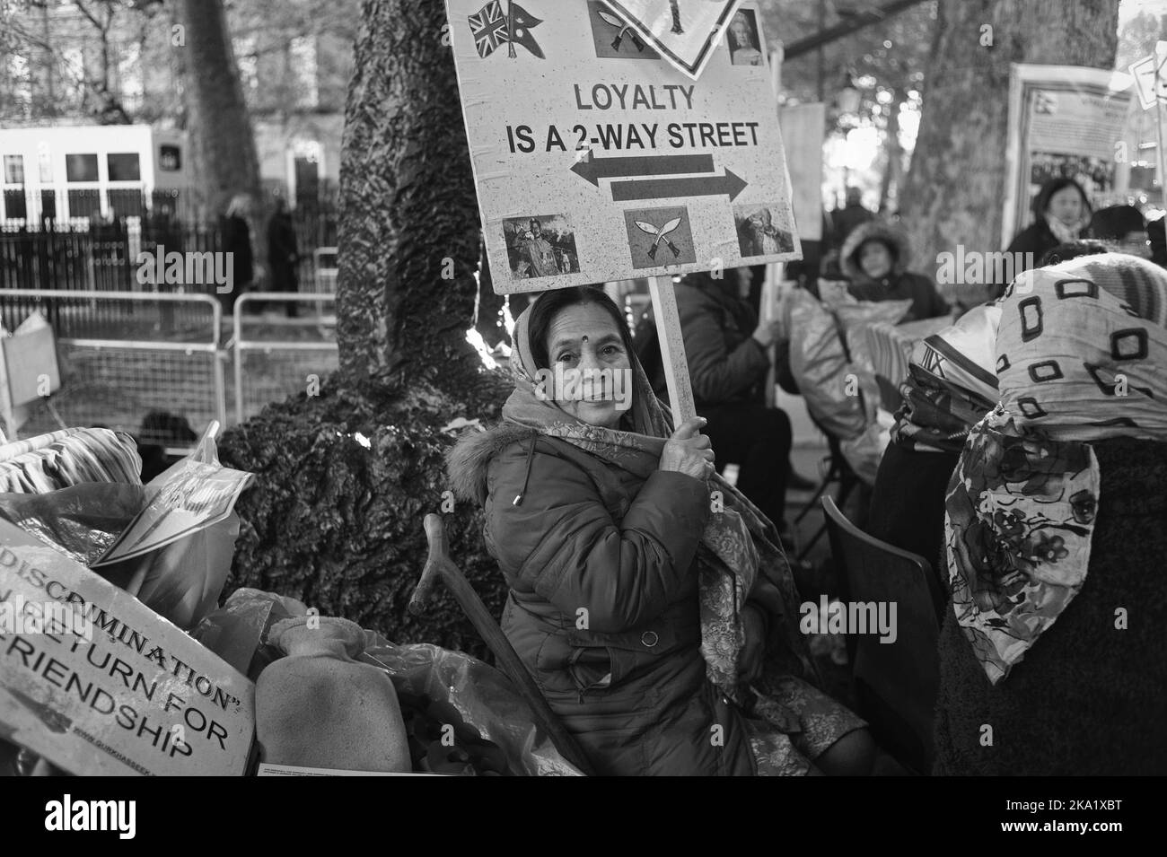 Gyanraj Rai ha proseguito lo sciopero della fame il 7th 2013 novembre per protestare contro il trattamento di Gurkhas da parte del governo britannico, Whitehall London. Foto Stock
