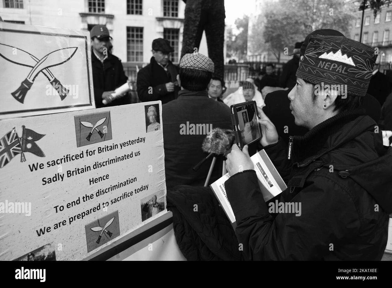 Gyanraj Rai ha proseguito lo sciopero della fame il 7th 2013 novembre per protestare contro il trattamento di Gurkhas da parte del governo britannico, Whitehall London. Foto Stock
