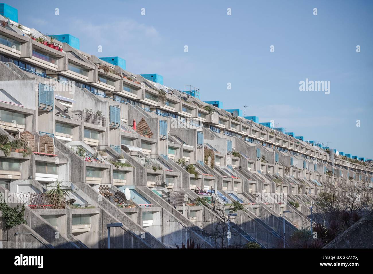 Facciata in stile brutalista della tenuta di Alexandra Road a Londra, Regno Unito Foto Stock