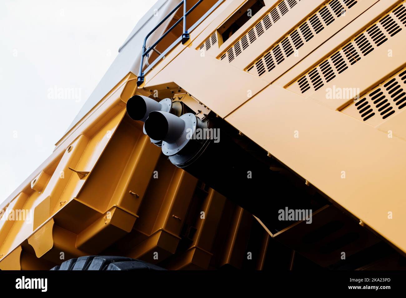 tubo di scarico del carrello. Inquinamento atmosferico. Veicolo diesel Foto Stock