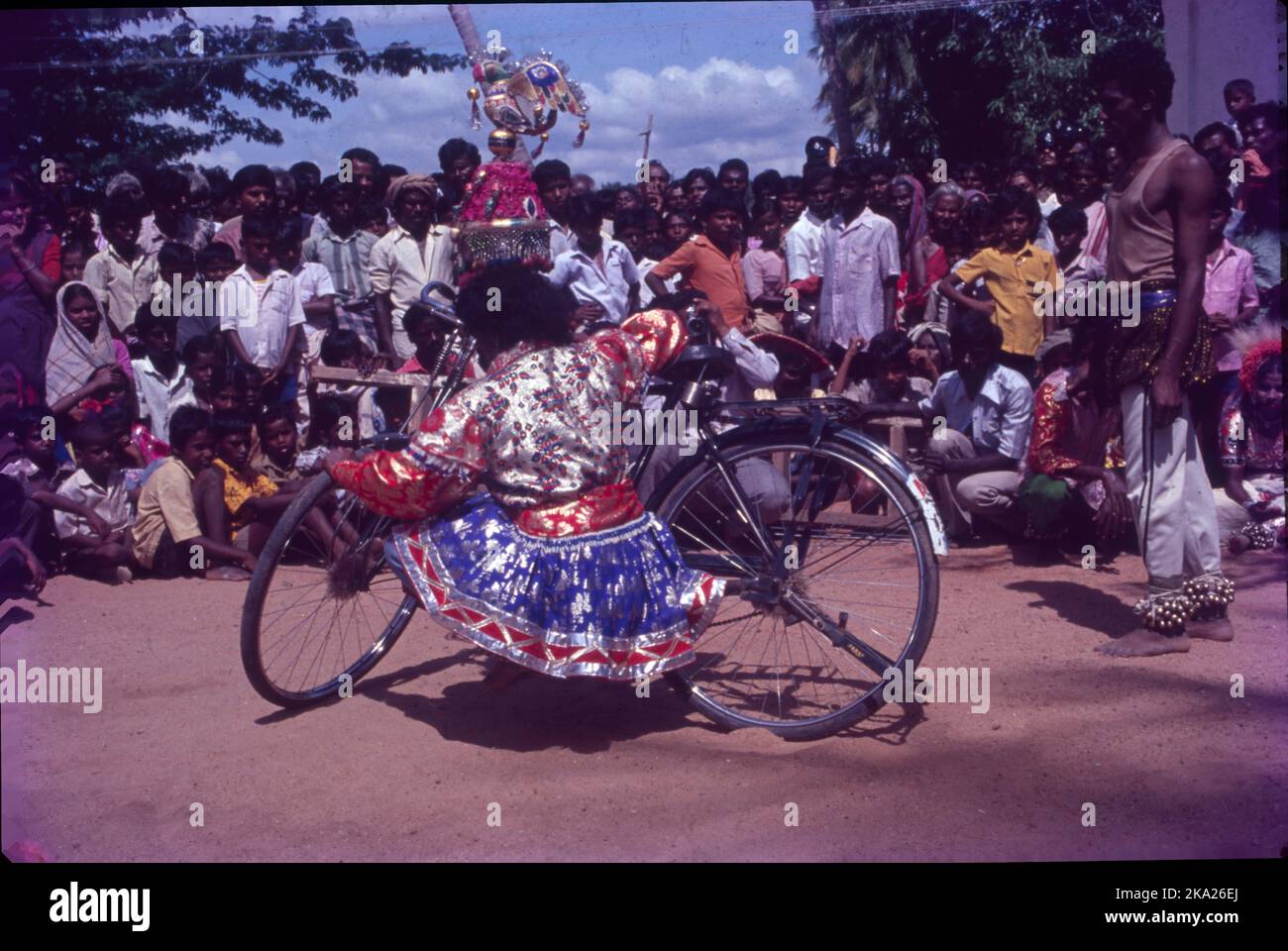 Pongal - viene il 14th gennaio, ed è celebrato per il 4days, è fondamentalmente una festa del raccolto, come questo festival è celebrato per ringraziare Sun Dio, Signore Indra per aver aiutato gli agricoltori a ottenere raccolti migliori resa. Pongal è un festival agricolo che porta entusiasmo per la gente del Tamil Nadu, parte di Andhra Pradesh, e Telangana, la parola Pongal in Tamil significa traboccante. Foto Stock