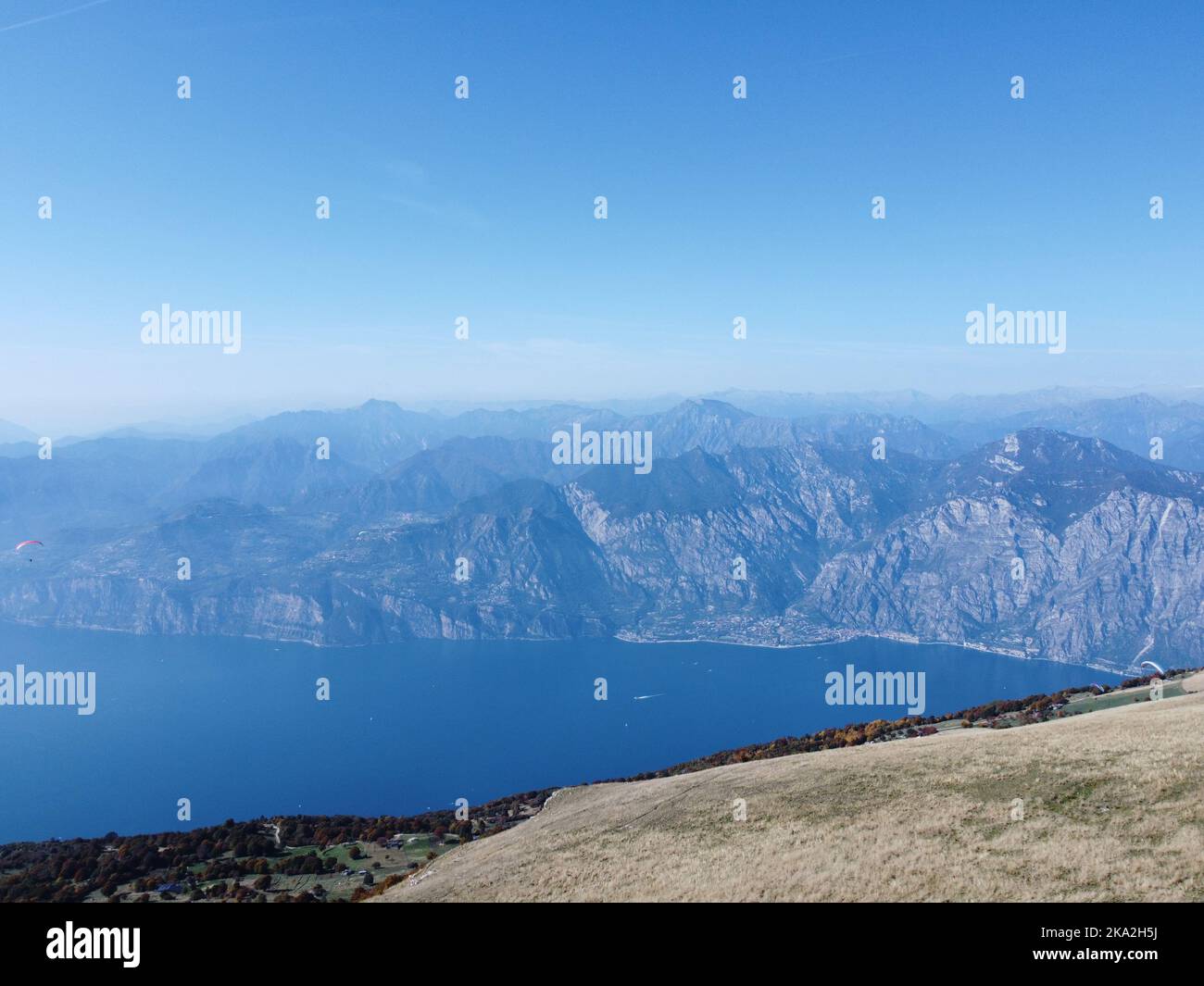 Una bella vista dal Monte Baldo sul Lago di Garda, Malcesine, Italia Foto Stock
