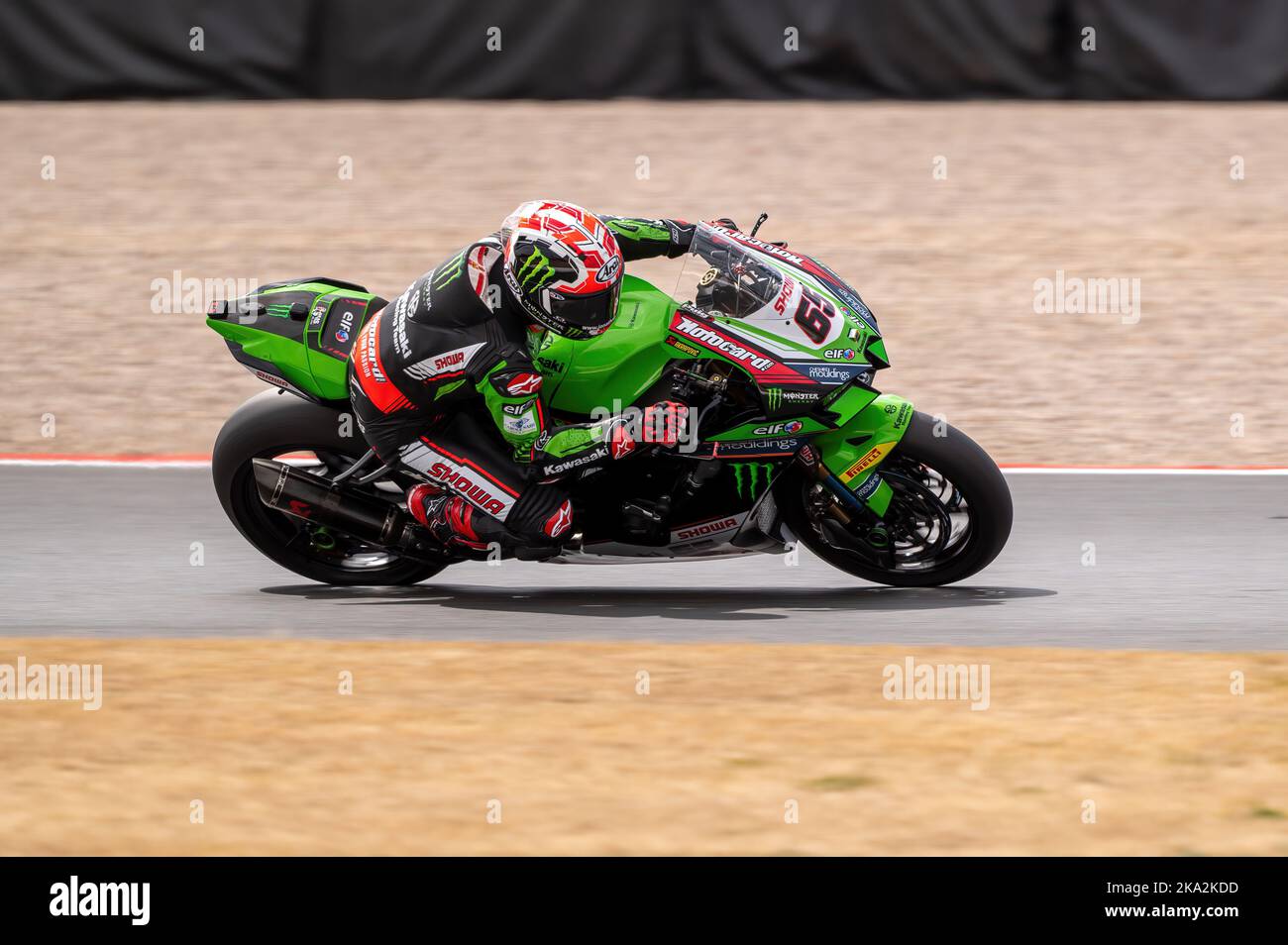 Una corsa di motociclisti durante il World Super Bikes al circuito di Donington Park Foto Stock