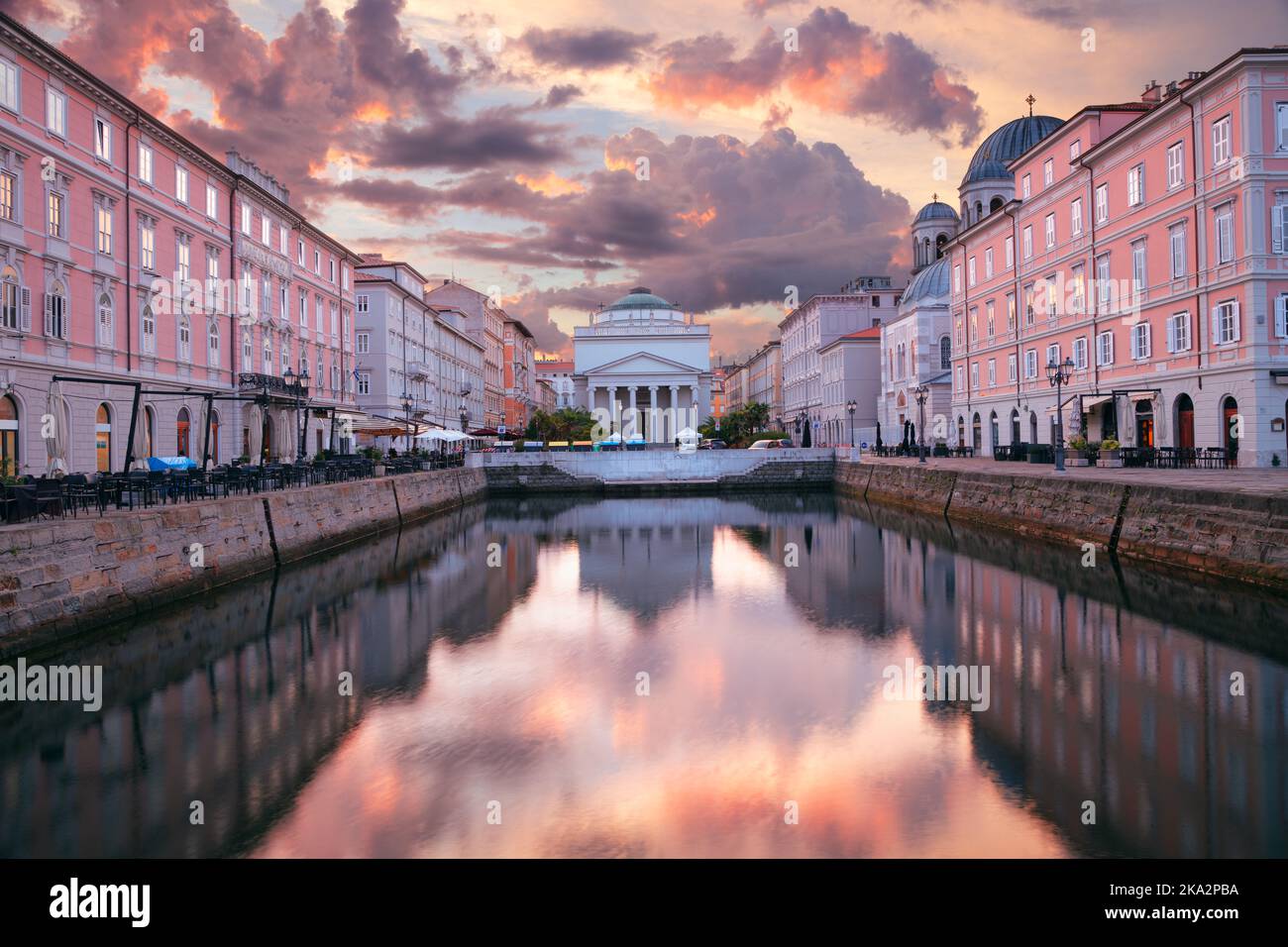 Trieste, Italia. Immagine del centro di Trieste all'alba estiva. Foto Stock