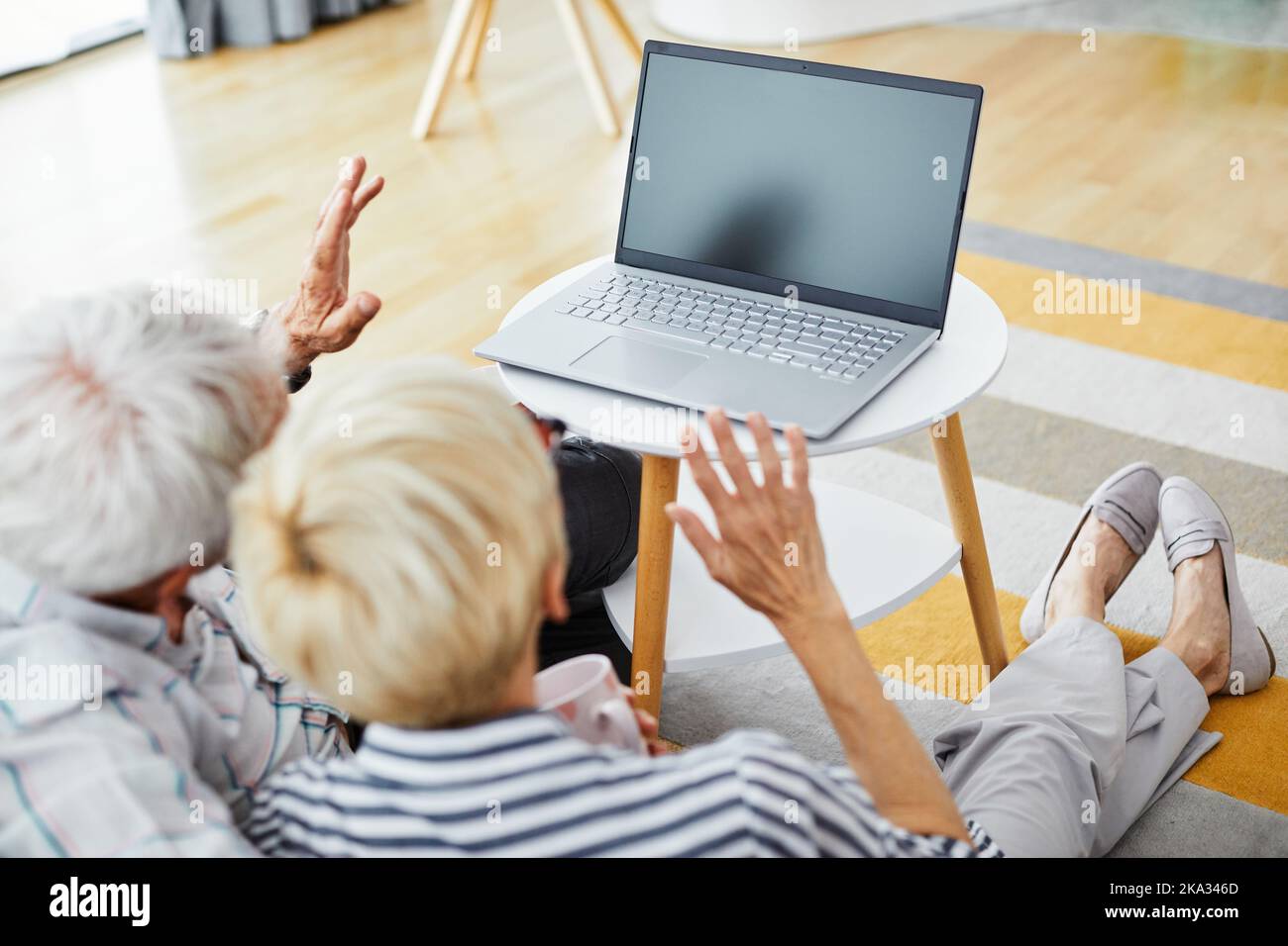 laptop computer tecnologia comunicazione online donna senior home internet video chiamata man connessione Foto Stock