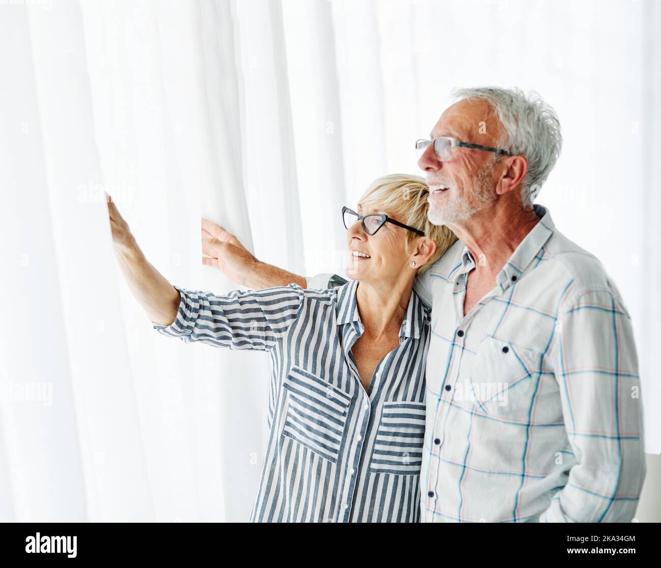 ritratto anziano donna uomo coppia felice pensionamento sorridente amore anziano stile di vita vecchio insieme Foto Stock