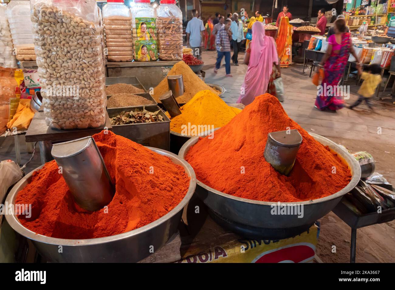 Jodhpur, Rajasthan, India - 18.10.2019 : masala piccante indiano che è venduto, miscela di spezie che è stata macinata in una polvere o pasta usata per cucinare. Foto Stock