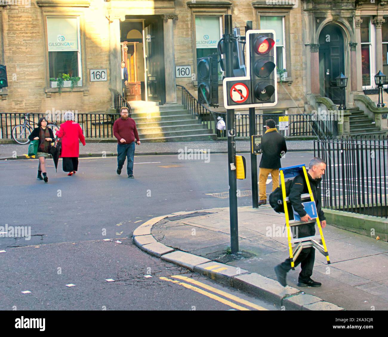 Pedoni su Hope Street Glasgow, Scozia, Regno Unito Foto Stock