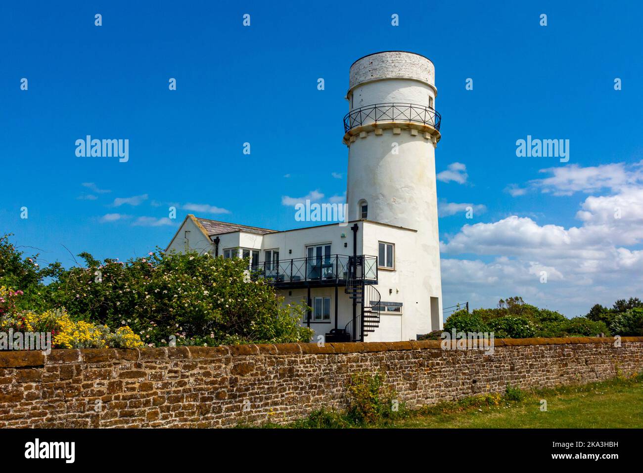 Vecchio faro di Hunstanton nel Norfolk occidentale Inghilterra Regno Unito costruito nel 1840 e ora utilizzato come alloggio per le vacanze. Foto Stock