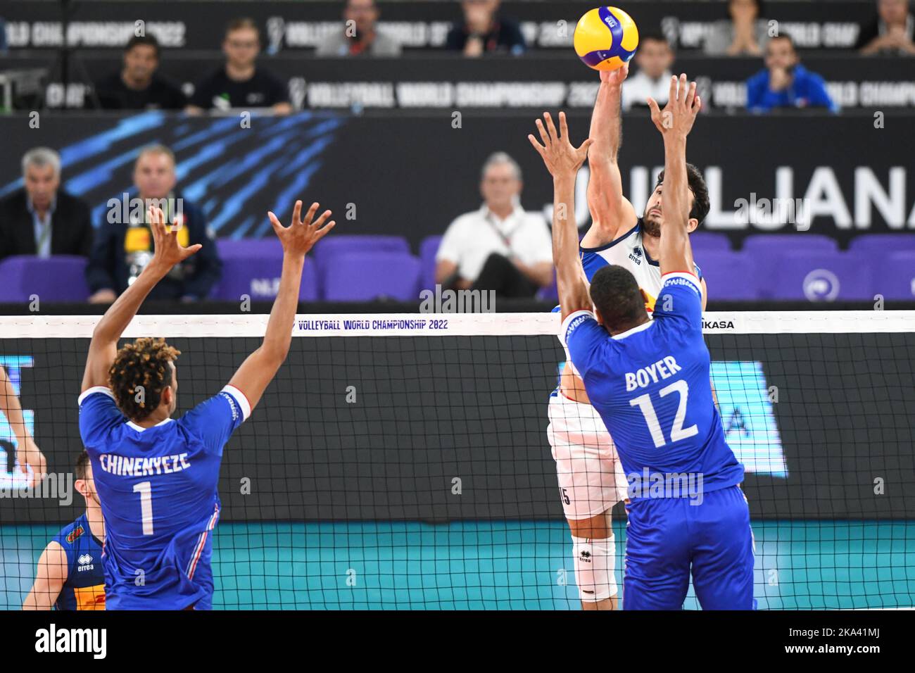 Daniele Lavia (Italia); Barthelemy Chinenyeze, Stephen Boyer (Francia). Campionato del mondo di pallavolo 2022. Quarti di finale Foto Stock