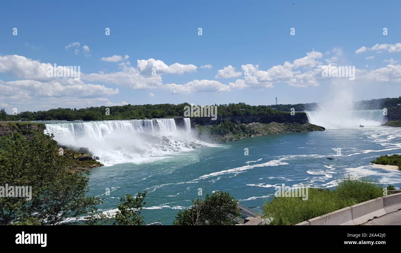 Una splendida vista delle Cascate del Niagara dal lato canadese Foto Stock