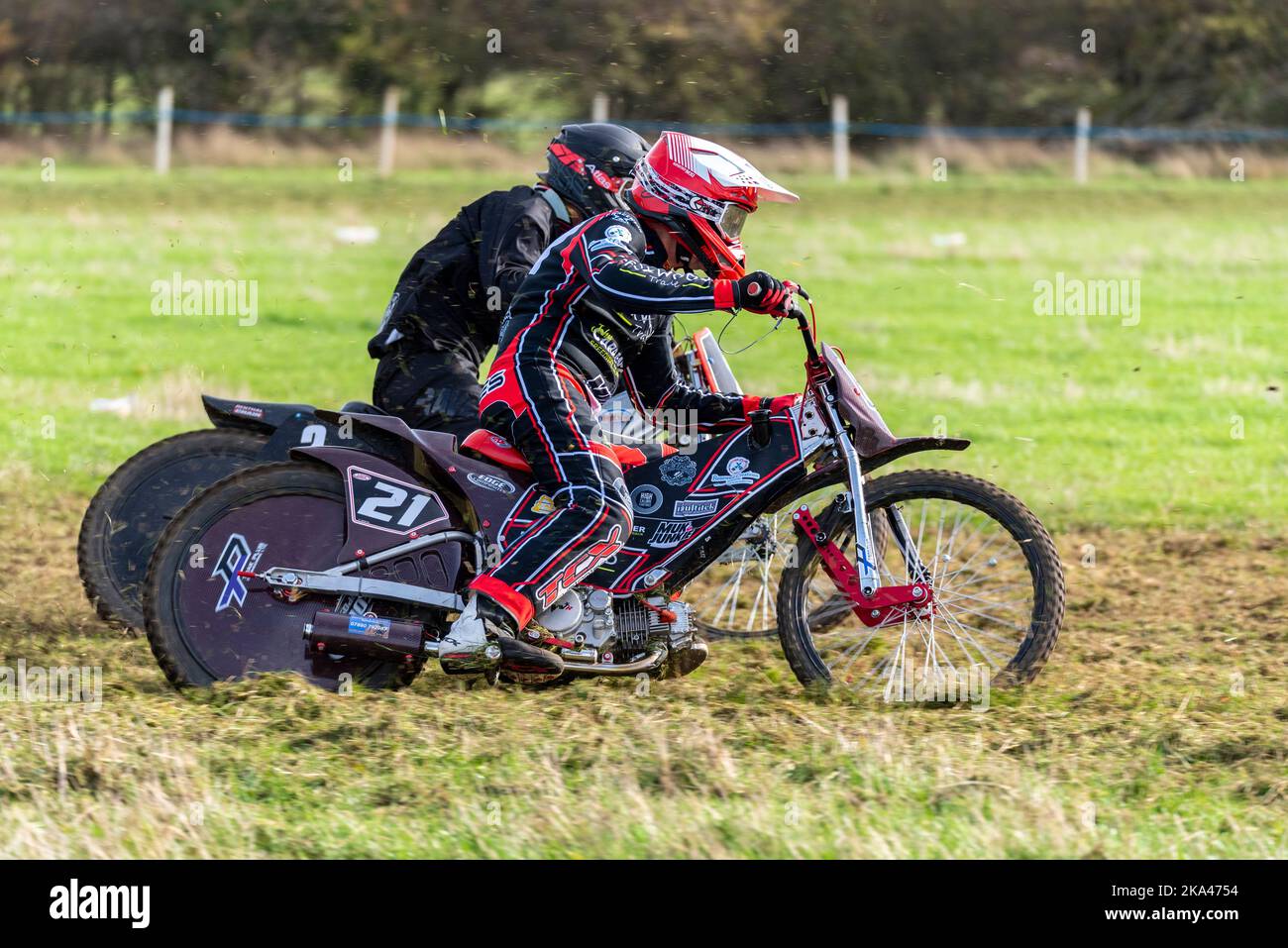 Mark Scopes racing in gara motociclistica grassstrack. Evento Donut Meeting organizzato dal Southend & District Motorcycle Club, Essex, Regno Unito. Classe GT140 Foto Stock