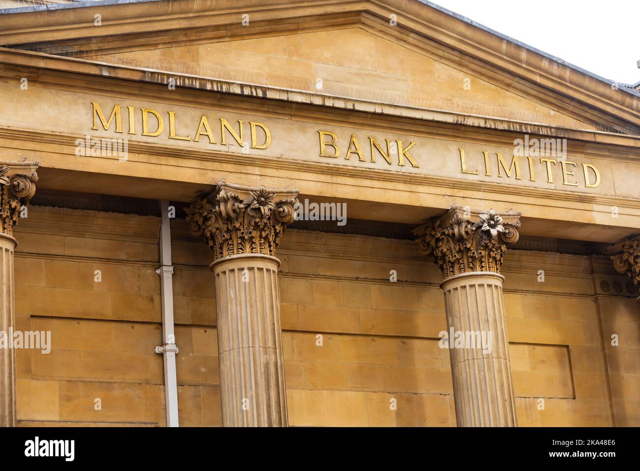 Midland Bank facciata limitata con columns, frontone e capitali corinzi, Birmingham, Warwickshire, West Midlands, Inghilterra. Architettura neoclassica Foto Stock