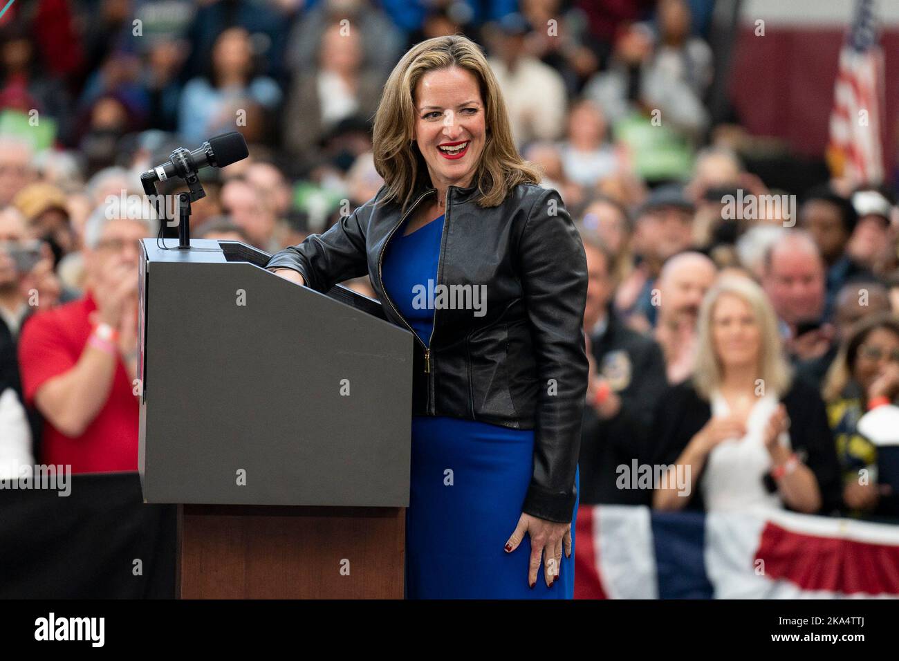 Detroit, Stati Uniti. 29th Ott 2022. Il segretario di Stato del Michigan Jocelyn Benson parla a un Michigan Democratici uscire il Rally di voto per il governatore Gretchen Whitmer con il presidente Barack Obama alla Renaissance High School di Detroit, Michigan 29 ottobre 2022. (Foto di Dominick Sokotoff/Sipa USA) Credit: Sipa USA/Alamy Live News Foto Stock