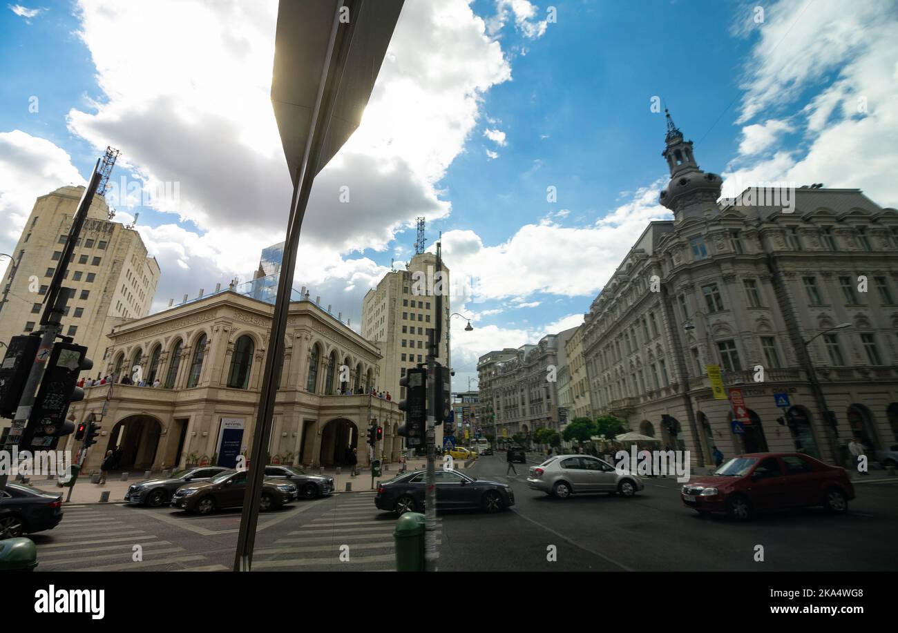 Bucarest, Romania - 22 settembre 2022: Ampia vista della bellissima Via della Vittoria a Bucarest, Romania. Foto Stock