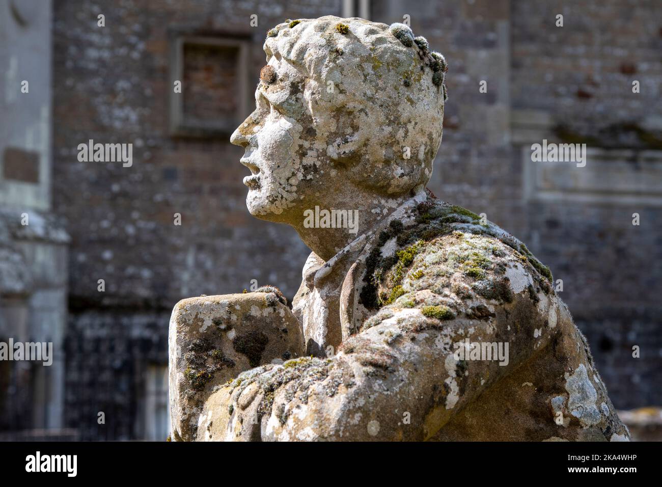La statua di Morris nel giardino murato della casa di Abbotsford Foto Stock