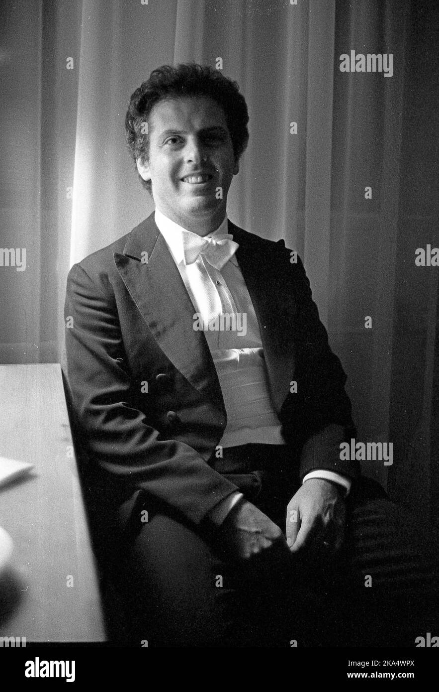 Daniel Barenboim, pianista e direttore d'orchestra argentino-israeliano, dopo una performance con l'Orchestre de Paris al Theatre du Champs Elysees, París, Francia, 1978 Foto Stock