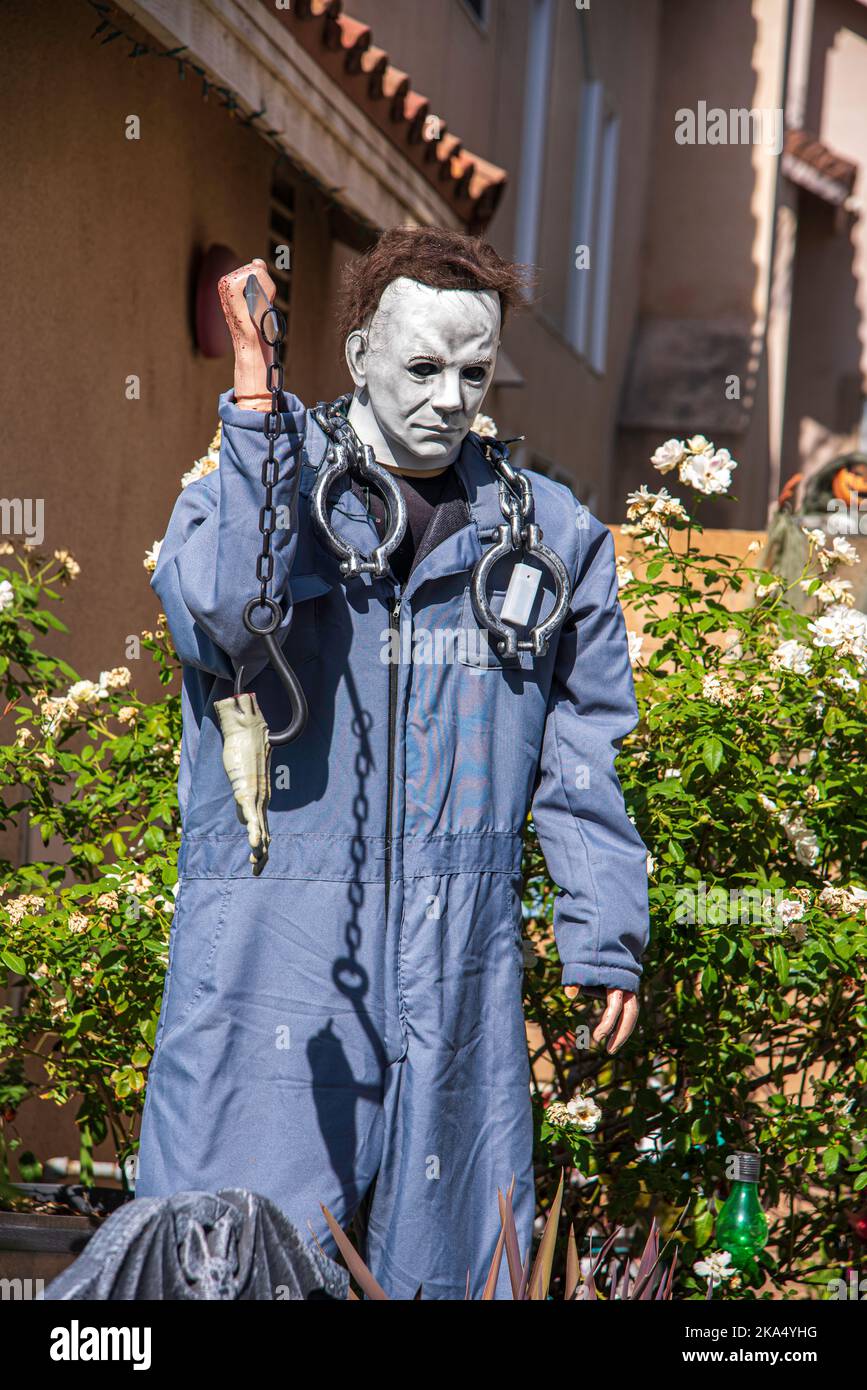 Un manichino a grandezza naturale di 'Jason' il nome del mostro nel film chiamato Halloween, decorazione di Halloween. Foto Stock