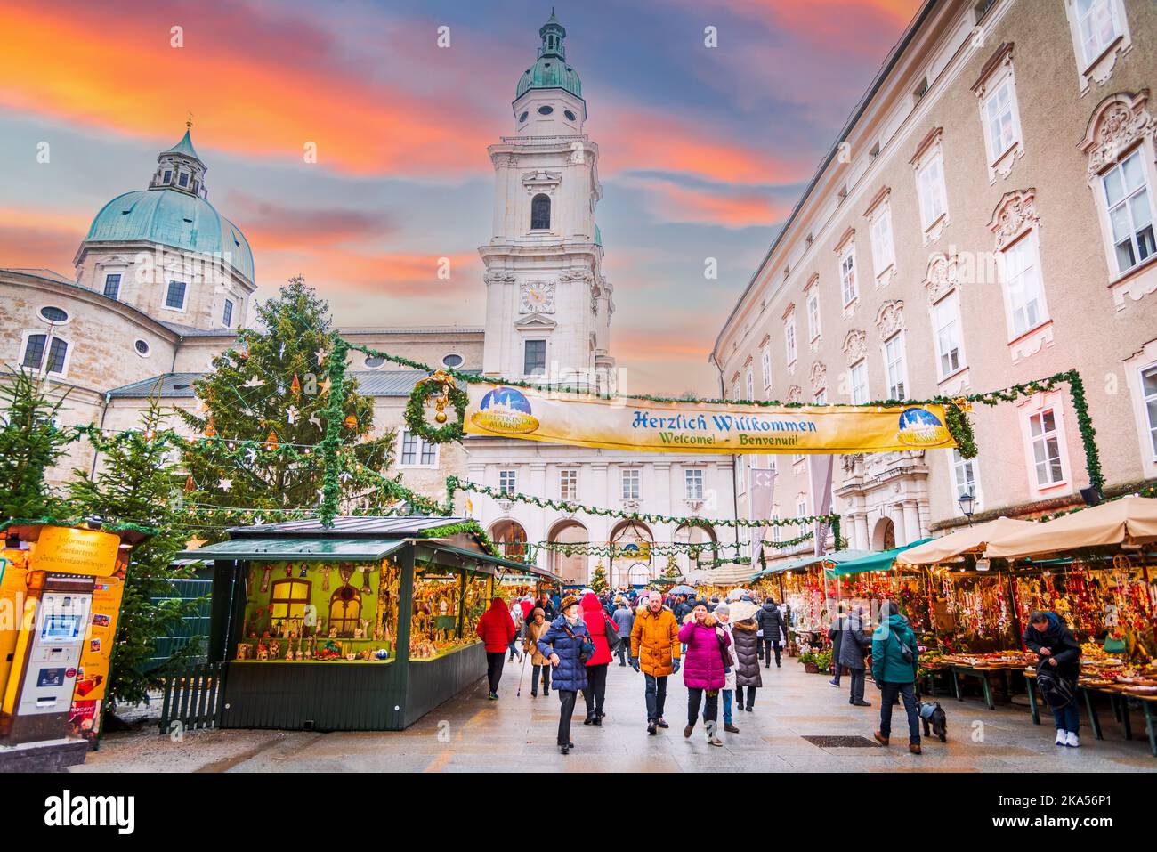 Salisburgo, Austria - dicembre 2018. Mercatino di Natale nella splendida città austriaca, Christkindlmarkt l'Avvento di Salzburger. Foto Stock