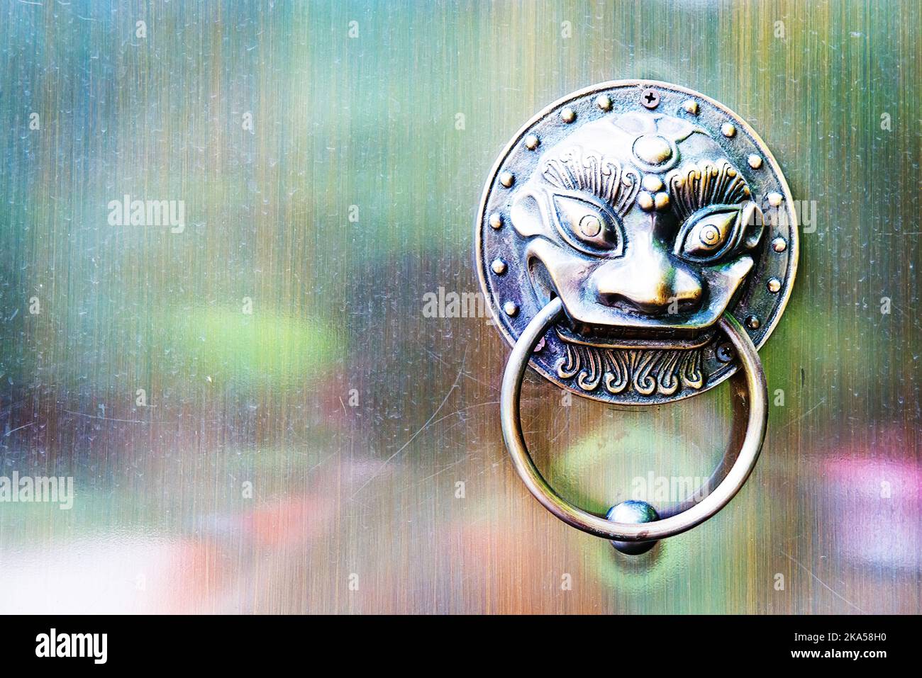 Cinese di architettura classica respingente, statue di animali con colori intermedi. Foto Stock