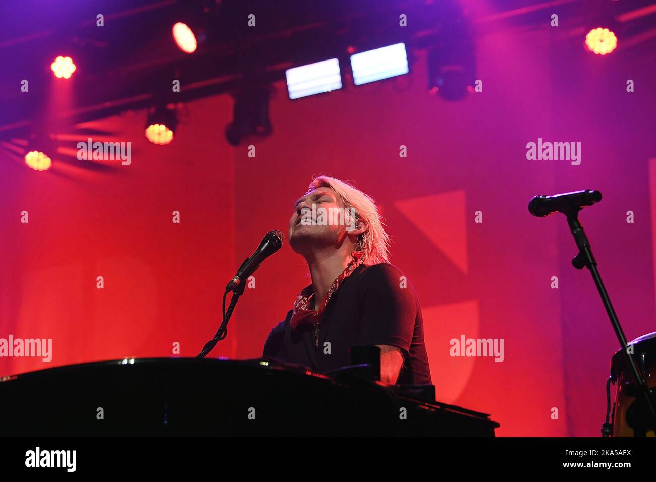 Rio de Janeiro, Brasile, 21 ottobre 2022. Cantante e multi-strumentista Jordan Taylor Hanson, durante un concerto della band americana Hanson, a quali Foto Stock