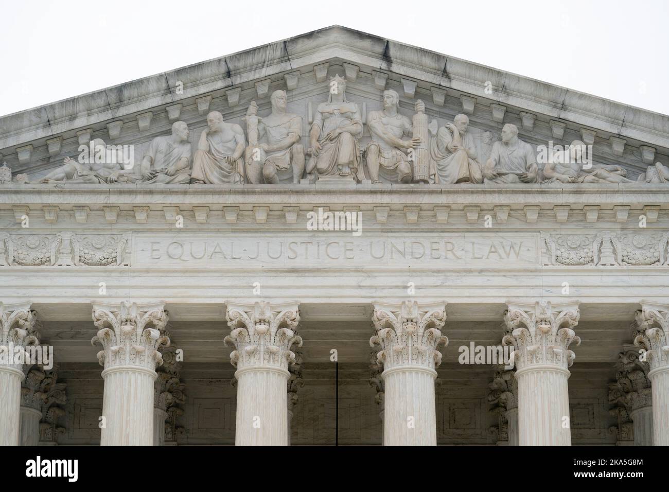 Washington, Stati Uniti. 1st Nov 2022. Questa foto scattata il 31 ottobre 2022 mostra la Corte Suprema degli Stati Uniti a Washington, DC, Stati Uniti. La Corte Suprema degli Stati Uniti ha sentito le argomentazioni sull'uso di azione affermativa nelle ammissioni dell'università il lunedì. Le cause sono state portate avanti da Students for Fair Admissions (SFFA), un gruppo di membri senza scopo di lucro, contro le politiche di ammissione presso l'Università del North Carolina (UNC) e Harvard. Credit: Liu Jie/Xinhua/Alamy Live News Foto Stock