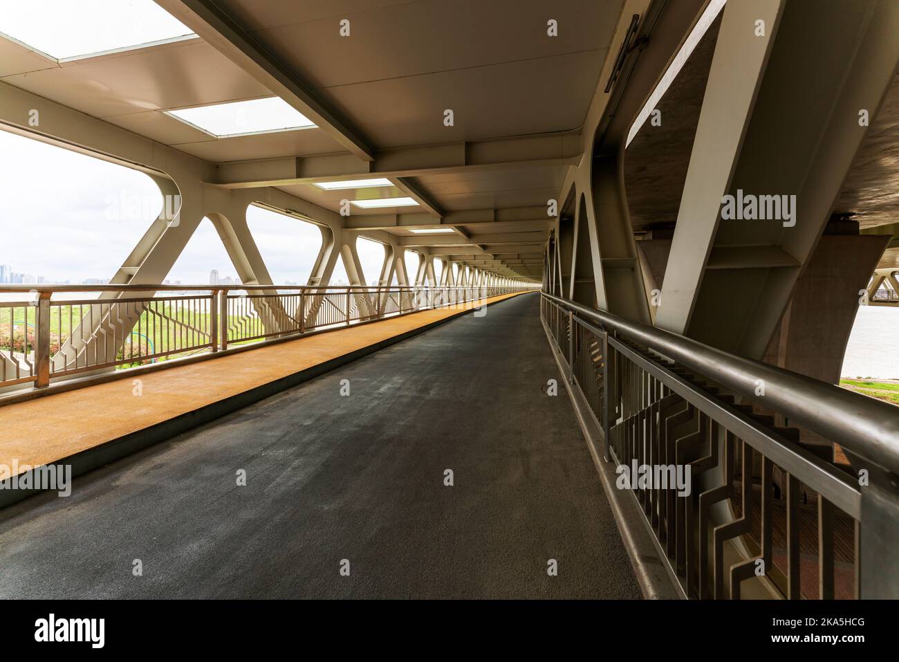 Ponte, pedoni e corsie di veicoli non motorizzati Foto Stock
