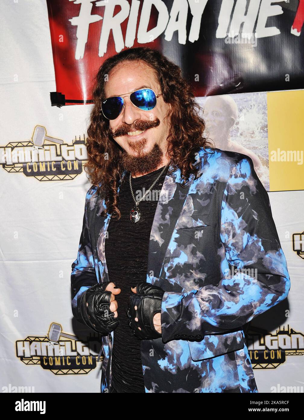 24 settembre 2022 - Hamilton, Ontario, Canada. Artista, compositore e attore americano Ari Lehman (meglio conosciuto per il suo ruolo come primo attore a ritrarre l'icona dell'orrore Jason Voorhees in ''Friday the 13th'') all'Hamilton Comic con al Canadian Warplane Heritage Museum. (Credit Image: © Brent Perniac/AdMedia via ZUMA Press Wire) Foto Stock