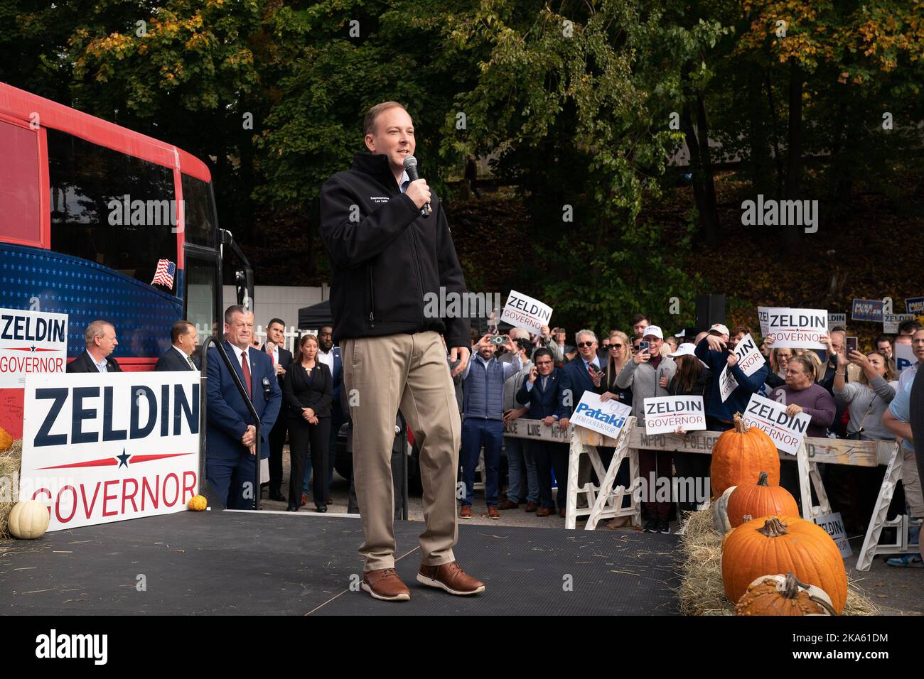 Thornwood, Stati Uniti. 31st Ott 2022. Candidato repubblicano per Governatore di New York Lee Zeldin parla alla fermata della campagna presso l'American Legion Post di Thornwood (Foto di Lev Radin/Pacific Press) Credit: Pacific Press Media Production Corp./Alamy Live News Foto Stock