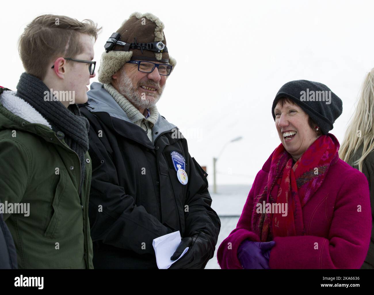 Svalbard 20120308. Da destra: Alto rappresentante dell'Unione per gli affari esteri e la politica di sicurezza Catherine Ashton, il Governatore di Svalbard Odd Olsen Ingeroe e Viljar Hanssen (sopravvissuto da Utoya) alla celebrazione del 'giorno del Sole' a Longyearbyen, Svalbard. Foto: Berit Roald / NTB scanpix Foto Stock