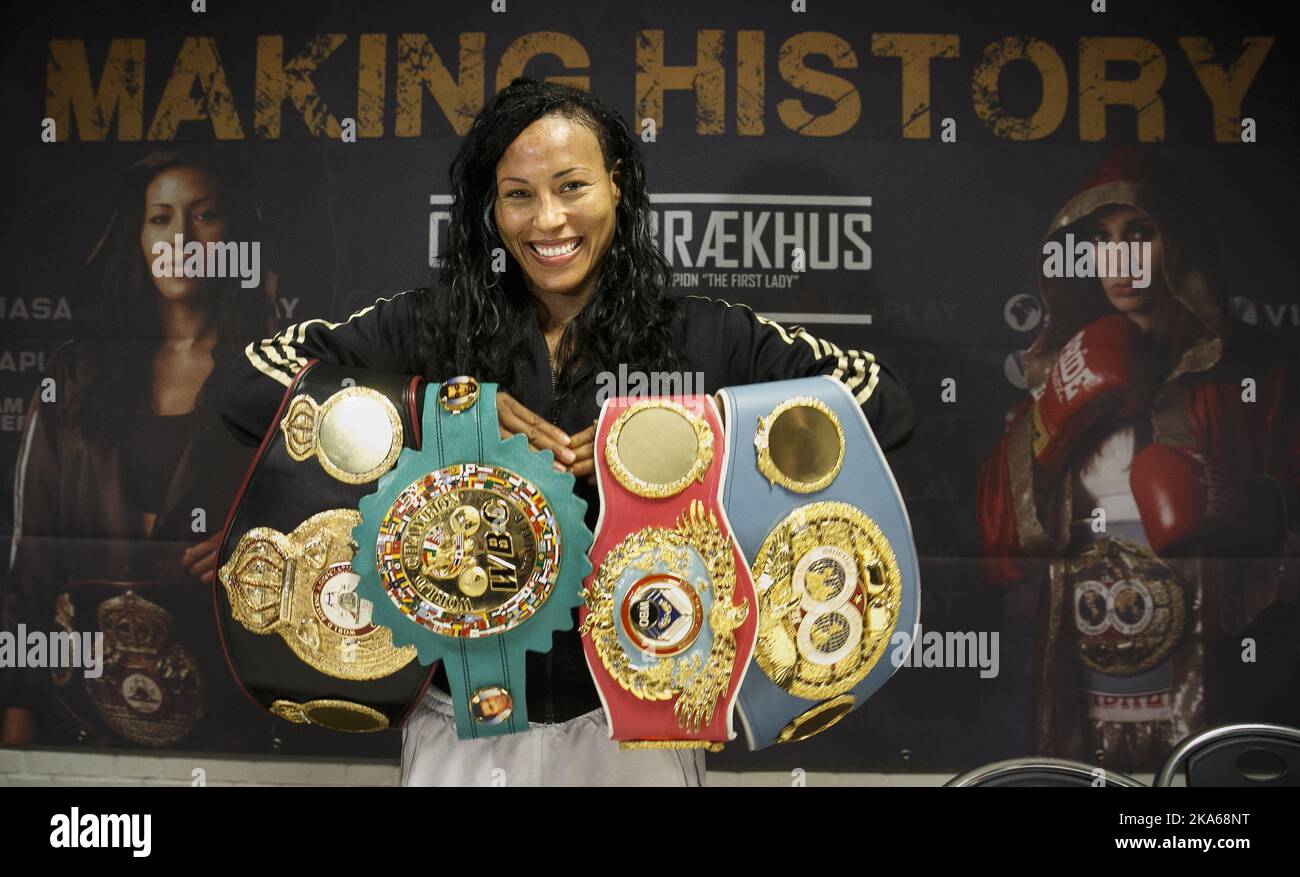 COPENAGHEN, DANIMARCA 20140914. Cecilia Braekhus (32) è stata superiore contro la campionessa IBF Ivana Habazin e ha vinto come prima boxer femminile la sua quarta cintura da campionato del mondo sabato sera. 'First Lady' di Bergen ha dimostrato ancora una volta di essere la migliore pugile femminile. Foto: Heiko Junge/ Foto Stock