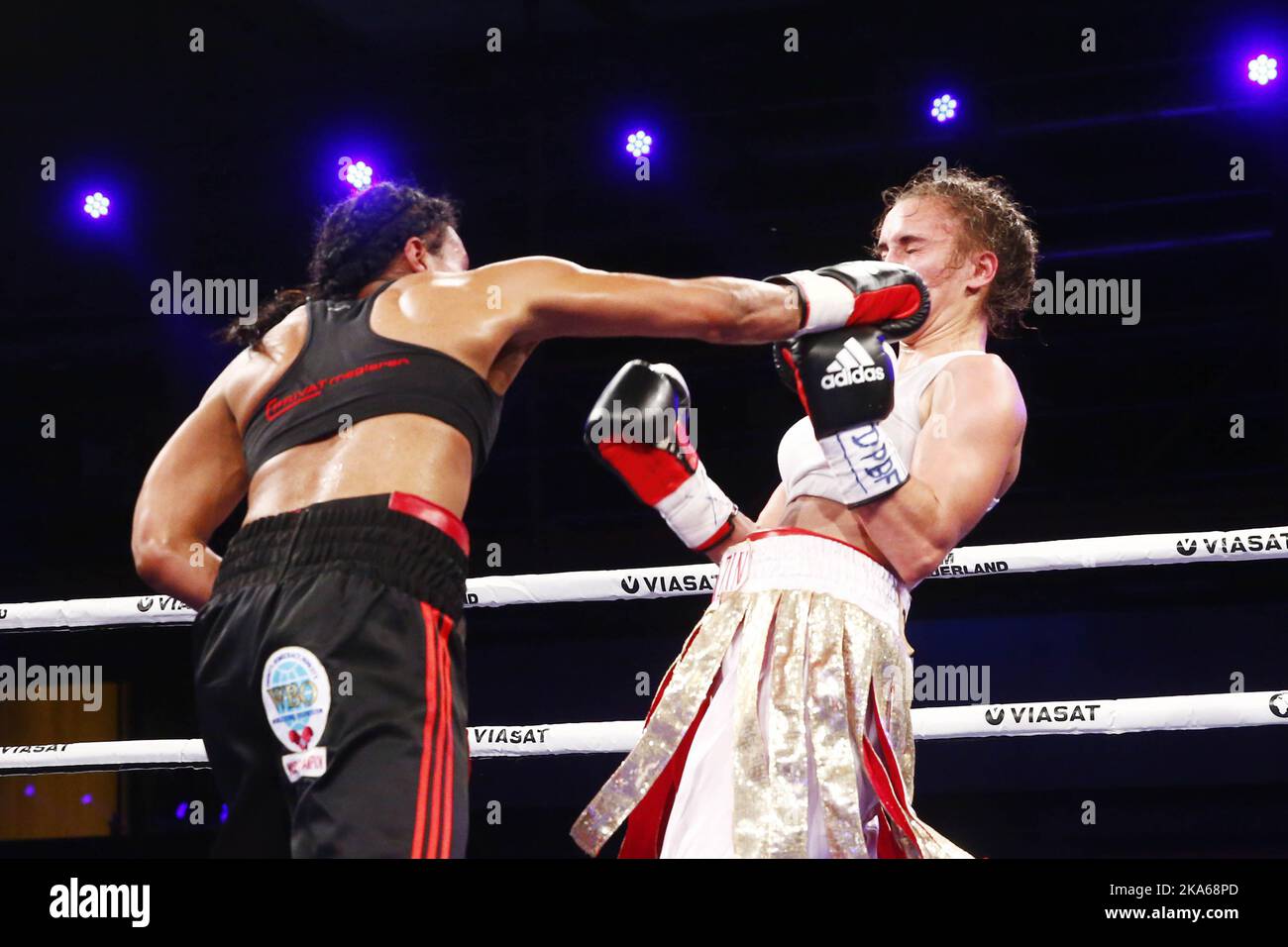COPENAGHEN, DANIMARCA 20140914. Cecilia Braekhus (32) è stata superiore contro la campionessa IBF Ivana Habazin e ha vinto come prima boxer femminile la sua quarta cintura da campionato del mondo sabato sera. 'First Lady' di Bergen ha dimostrato ancora una volta di essere la migliore pugile femminile. Foto: Heiko Junge/ Foto Stock