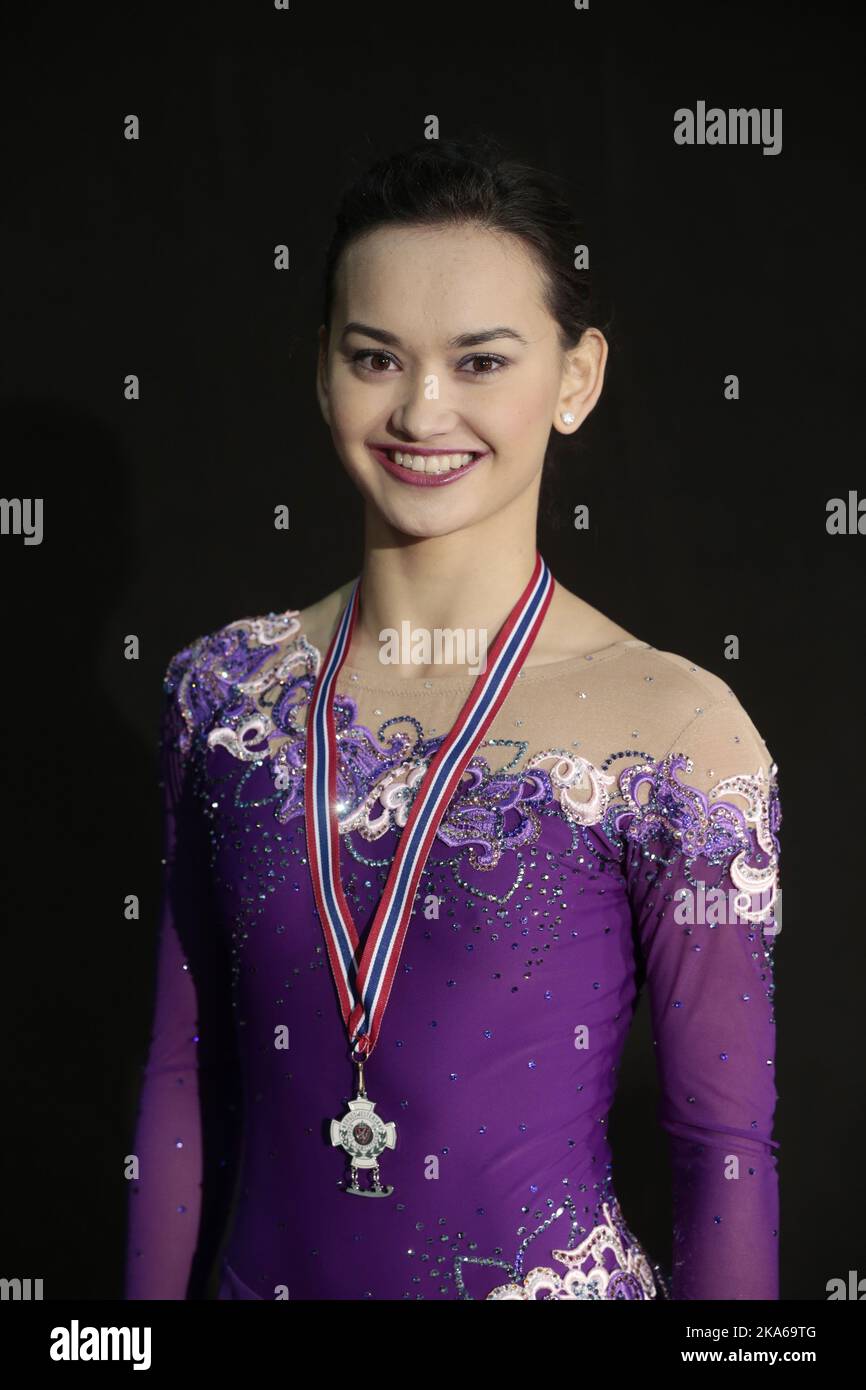 ASKER 20150118. Skater Camilla Gjersem dal club skating Asker dopo il pattinaggio gratuito per le donne nel campionato norvegese di Askerhallen Domenica. Anne Line Gjersem è venuto prima e sua sorella ha preso il secondo posto. Foto: Lise Aaserud / NTB scanpix Foto Stock