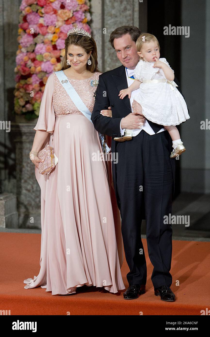 STOCCOLMA, SVEZIA 20150613. Matrimonio reale tra il Principe Carl Philip e Sofia Hellqvist. La principessa Madeleine e Chris o'Neill con la principessa Leonore lasciano la Cappella reale di Stoccolma durante il matrimonio del principe di sabato. Foto: Jon Olav Nesvold / NTB scanpix Foto Stock