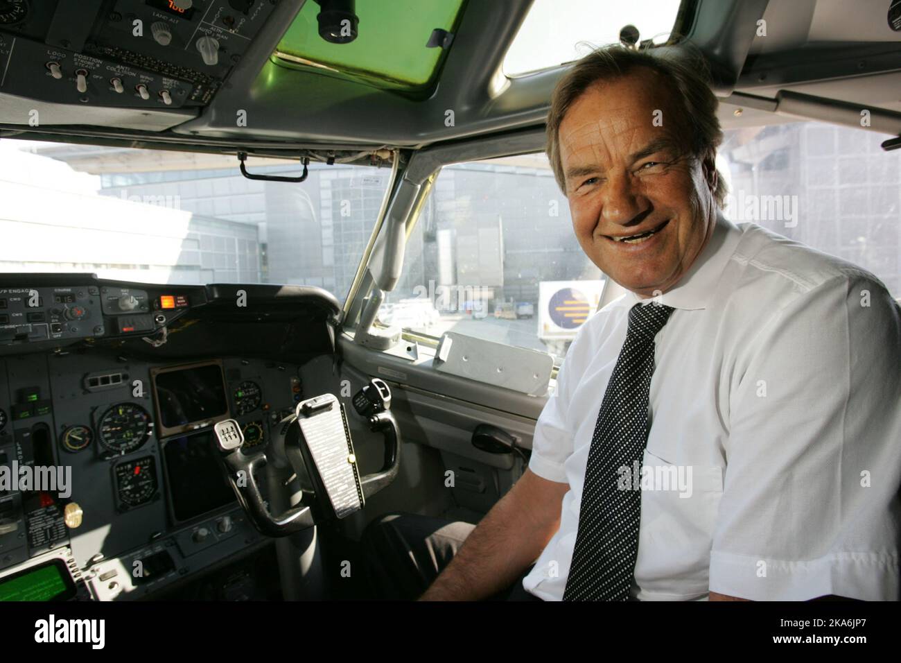 CEO di Norwegian Air Shuttle, Bjorn Kjos, nell'abitacolo di uno dei suoi aerei. Foto: Håkon Mosvold Larsen / SCANPIX Foto Stock