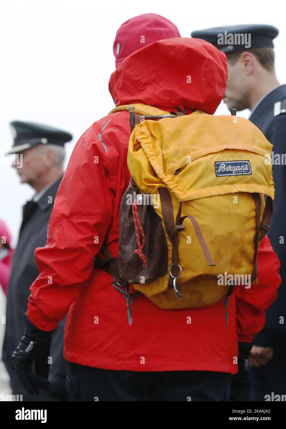 BODOE, Norvegia 20160619. La regina Sonja si dirigeva a piedi verso Keiservarden a Bodoe Domenica notte. Il viaggio di Re Harald e della Regina Sonja fa parte della commemorazione del 25th° anniversario del Re e della Regina. La foto: Lise Aaserud / NTB scanpix Foto Stock