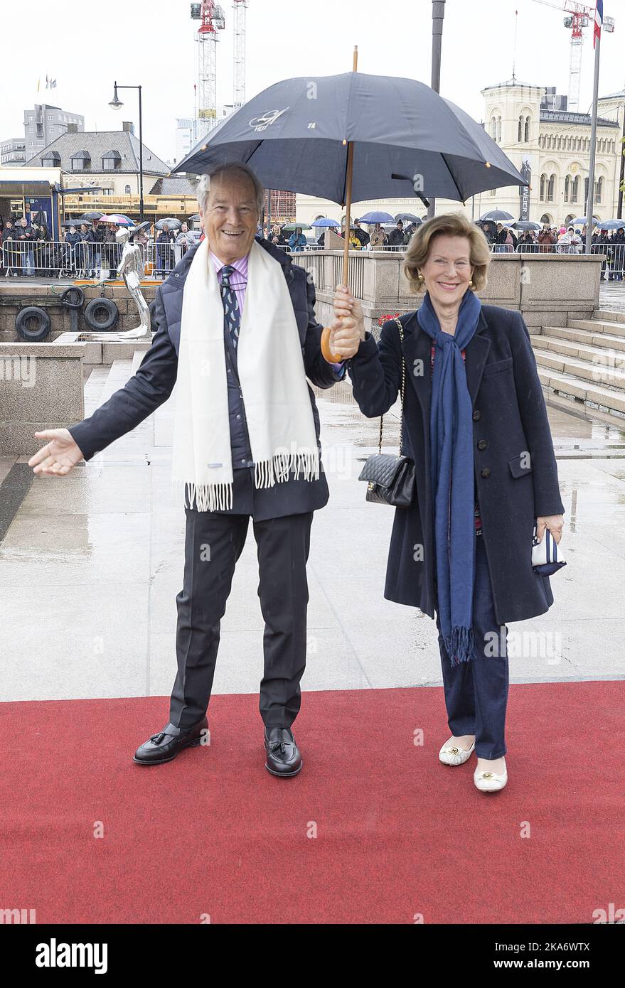 OSLO, Norvegia 20170510. Bernhard Mach e Madeleine Bernadotte Kogevinas in partenza da Honnorbrygga a Oslo in un viaggio per il pranzo sul Royal Yacht il Mercoledì. Foto: Gorm Kallestad / NTB scanpix Foto Stock