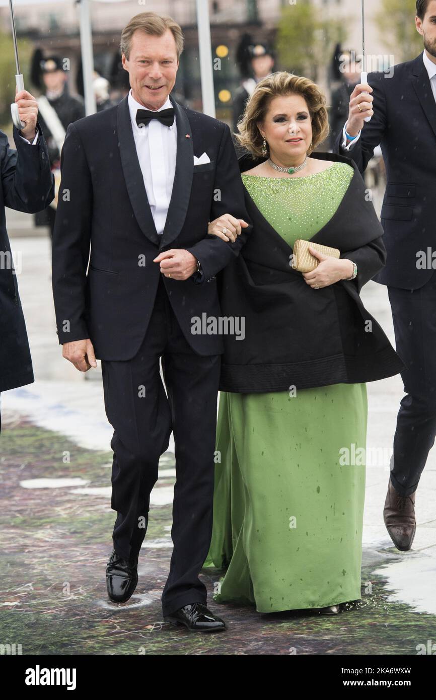 Oslo 20170510 il Granduca Henri e la Granduchessa Maria-Teresa di Lussemburgo giungono a cena presso la Casa dell'Opera per celebrare i 80th giorni di vita del re Harald di Norvegia e della regina Sonja di Norvegia. Foto: Jon Olav Nesvold/ NTB scanpix Foto Stock