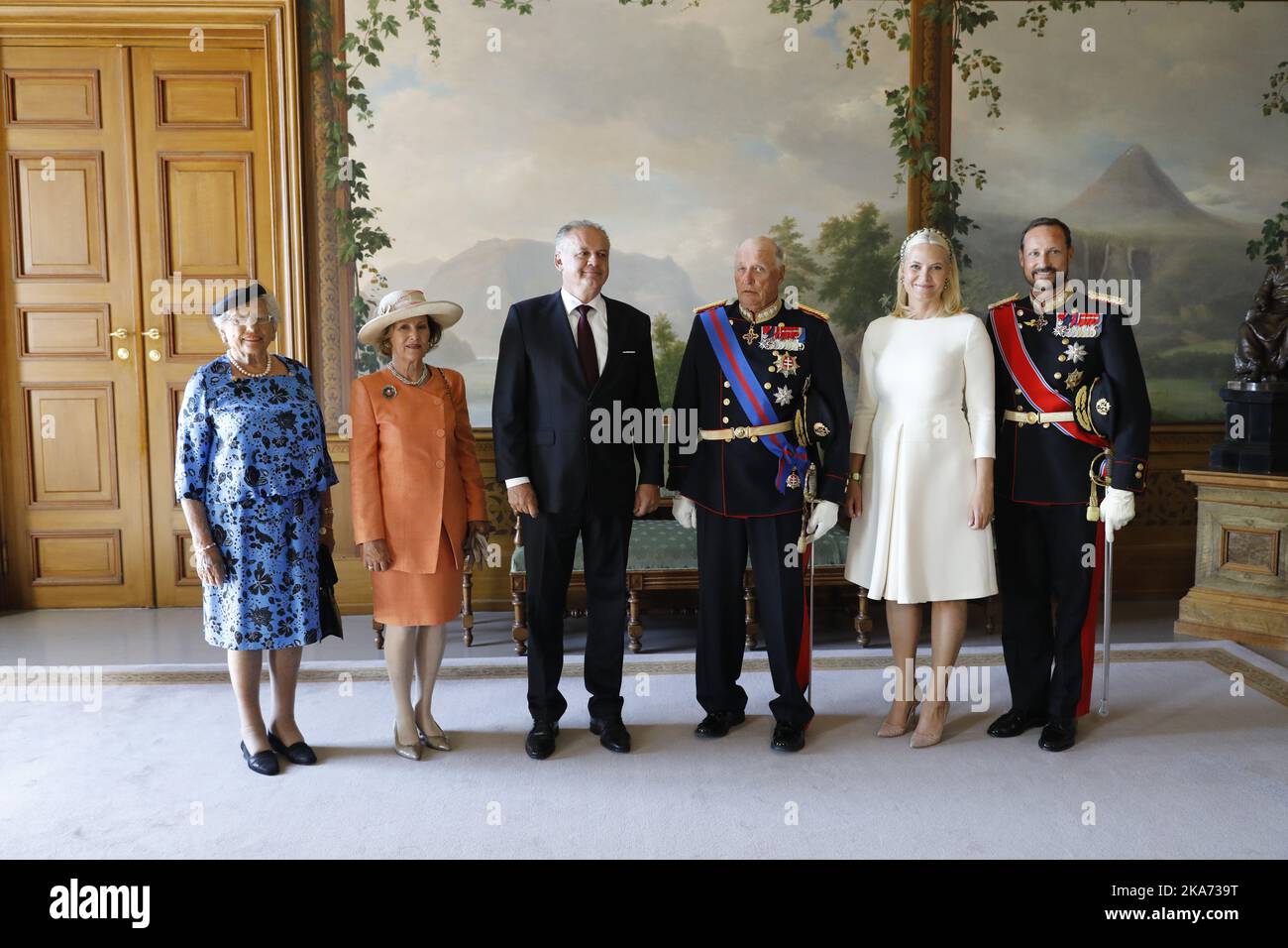 Oslo, Norvegia 20180604. Da sinistra: Principessa Astrid Mrs ferner, regina Sonja, presidente slovacco Andrej Kiska, re Harald, principessa ereditaria mette-Marit e principe ereditario Haakon al Palazzo reale. Foto: Gorm Kallestad / NTB scanpi Foto Stock