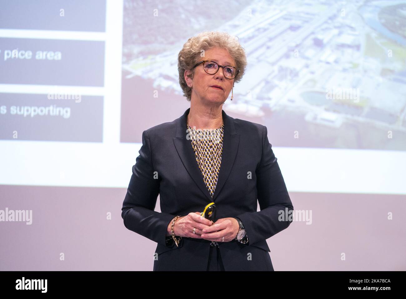 L'Amministratore Delegato di Norsk Hydro, Hilde Merete Aasheim, presenta i risultati per il terzo trimestre presso la sede centrale di Hydros, Oslo, Norvegia, 26 ottobre 2021. Foto: Terje Pedersen / NTB Foto Stock