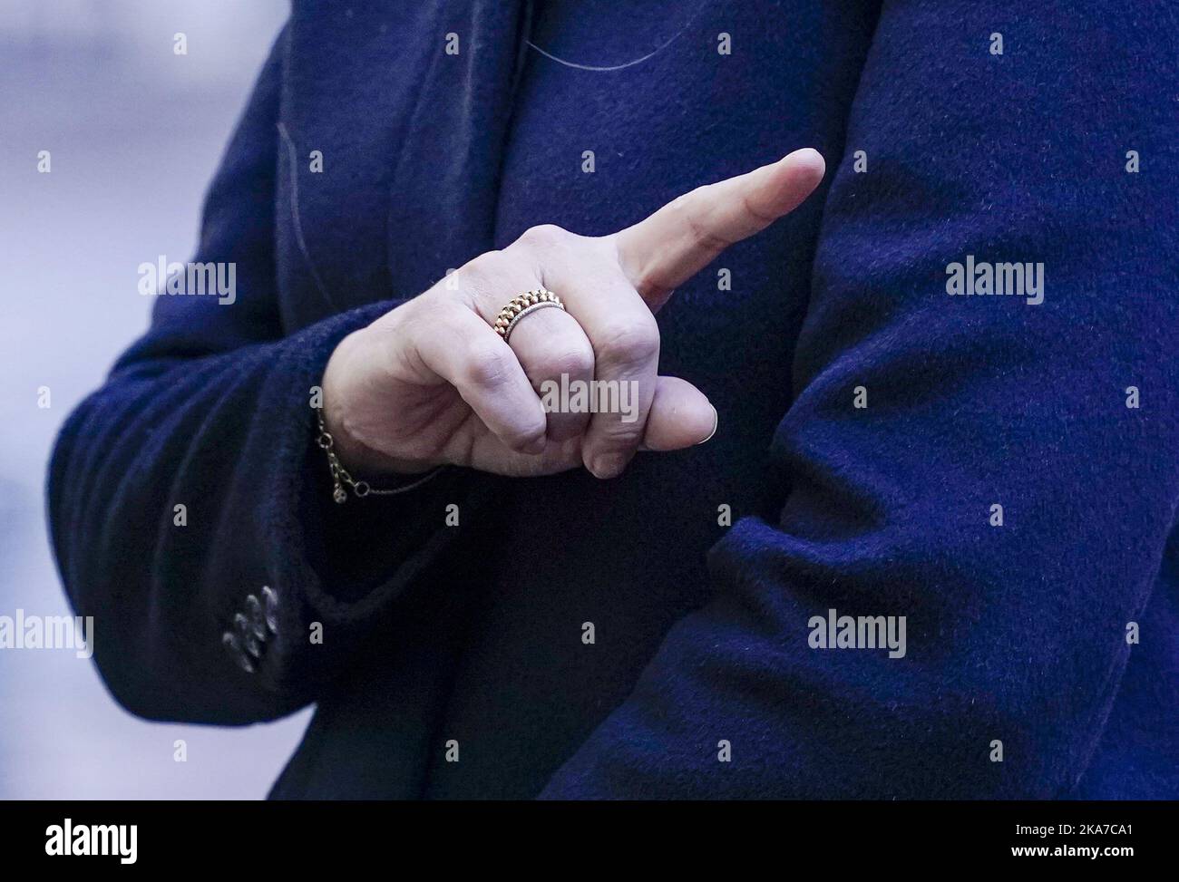 Oslo 20211216. La principessa Crown mette-Marit visita il centro vaccini di Hausmannsgate a Oslo. L'anello della Principessa Corona. Foto: Lise Aaserud / NTB Foto Stock