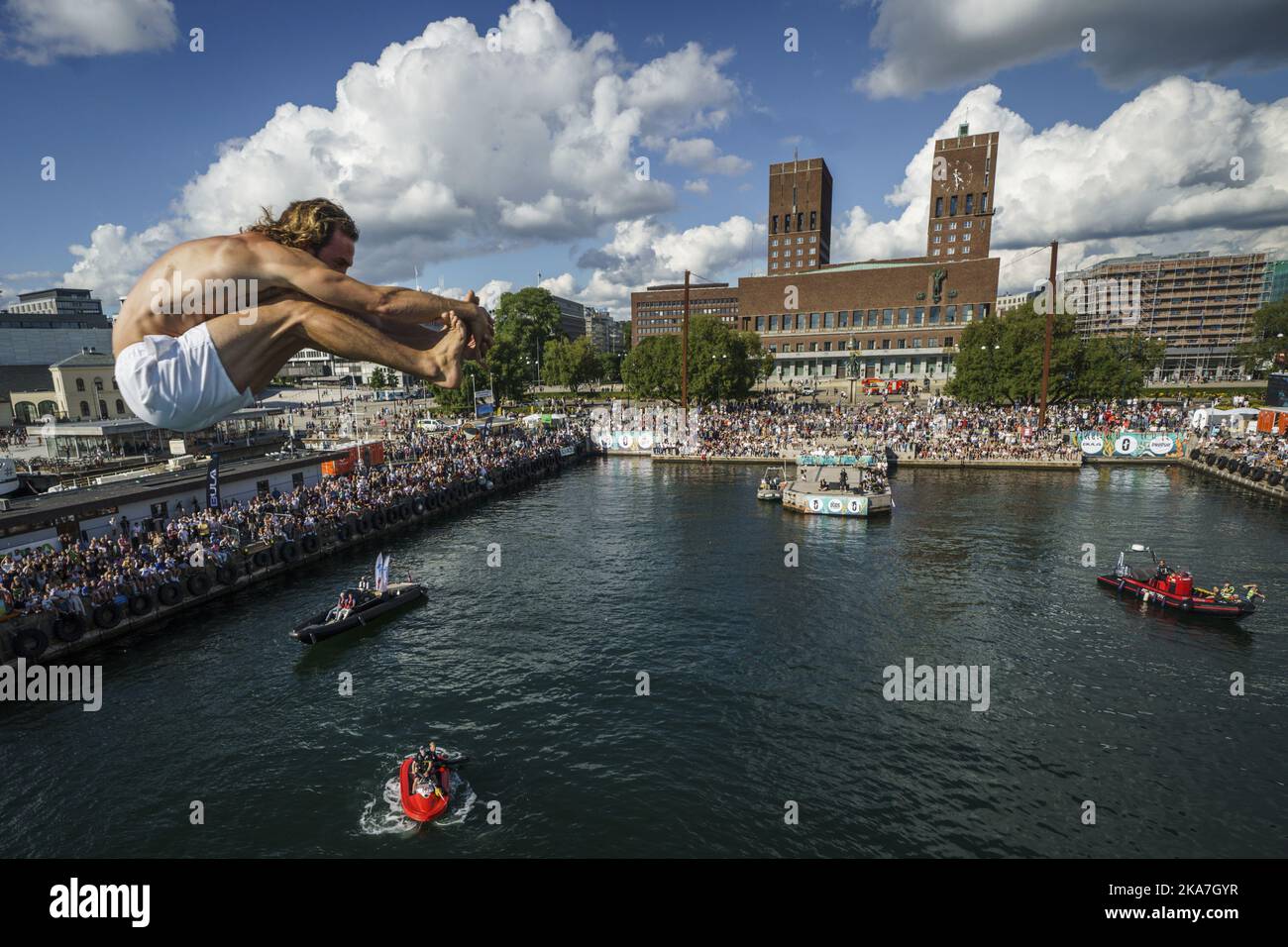 Oslo 20220827. Andrew Juntunen dagli Stati Uniti durante il suo primo salto in DÃ¸ds 2022, chiamato anche campionato del mondo di DÃ¸ds, a Raadhuskaia ad Oslo. Foto: Heiko Junge / NTB Foto Stock