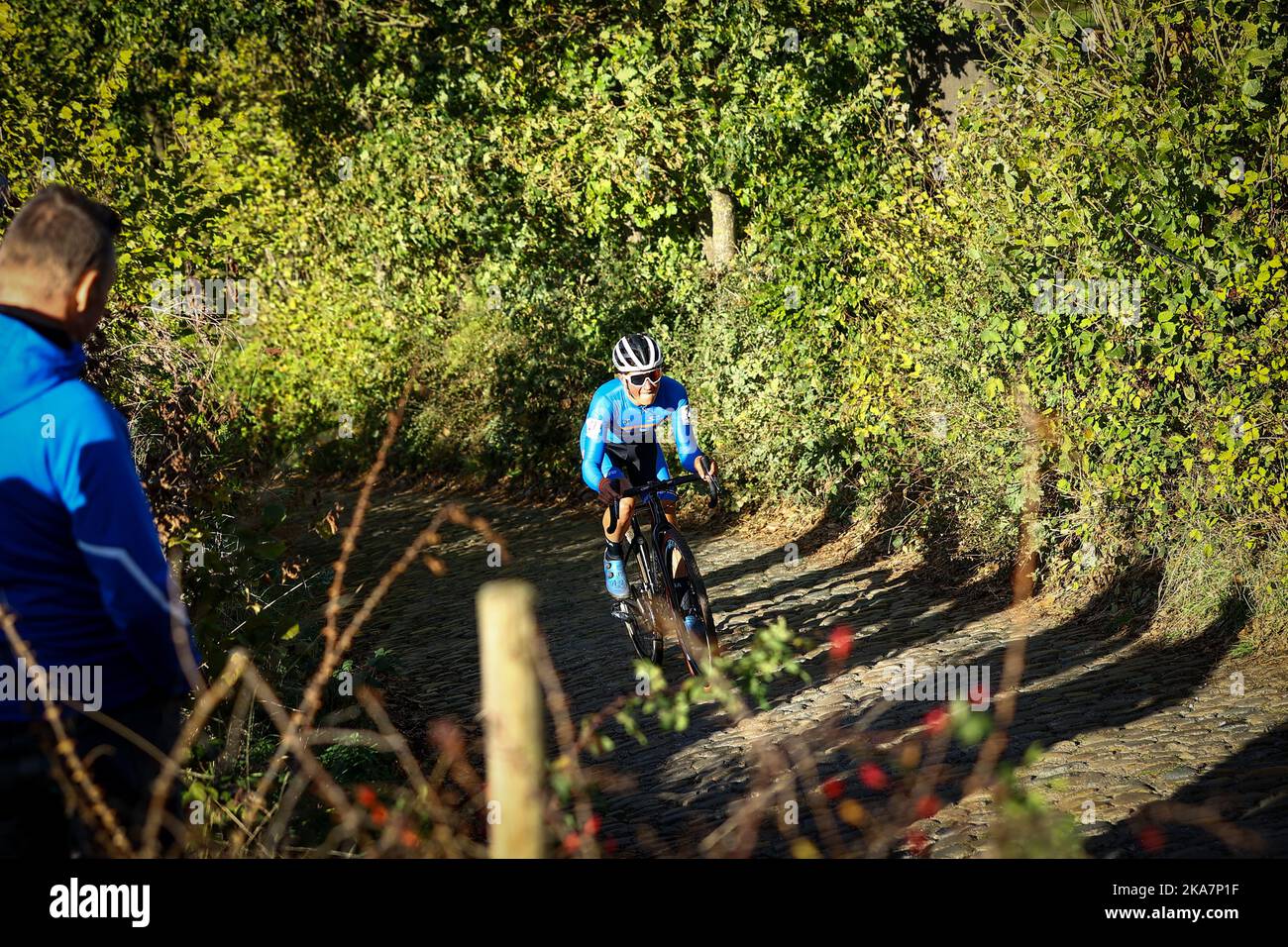 Melden, Belgio, 01/11/2022, US Andrew August ha ritratto in azione durante la gara degli uomini junior durante il Koppenbergcross, la prima gara (su otto) del X2O° Trofeo Badkamers, a Melden, martedì 01 novembre 2022. FOTO DI BELGA DAVID PINTENS Foto Stock