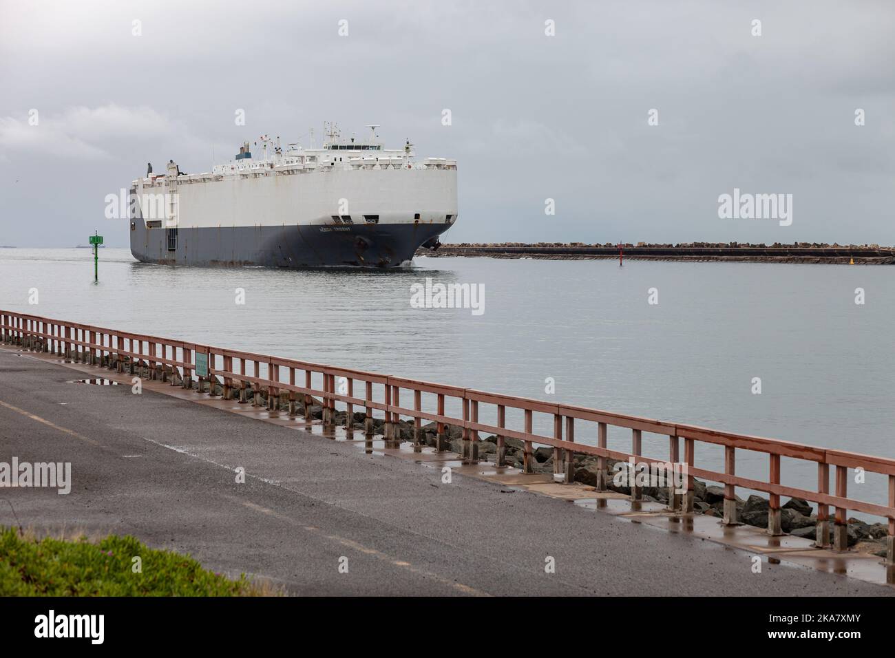 Veicolo vettore arrivo a Durban Harbour in una giornata di primavera piovosa. Foto Stock