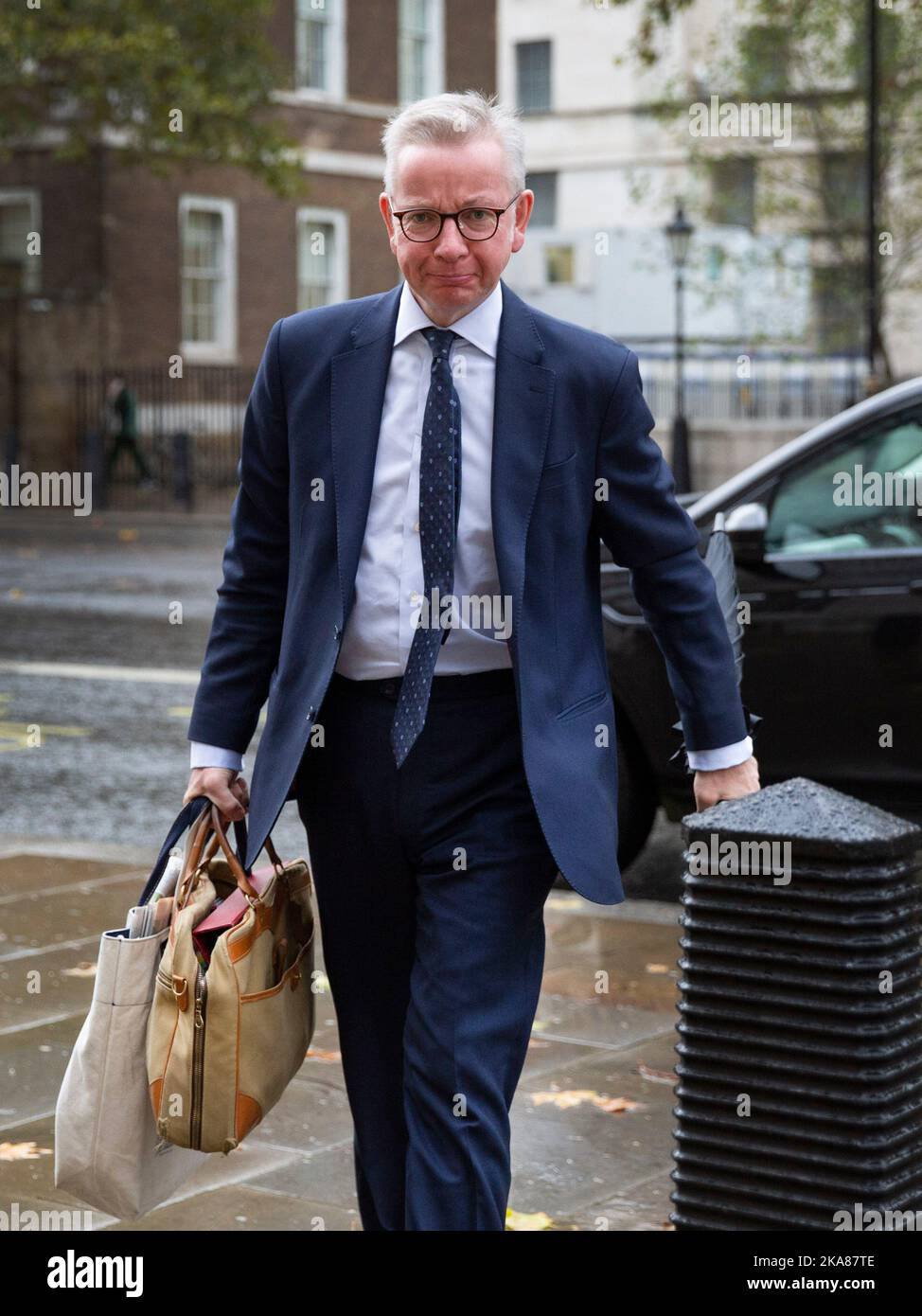 Londra, Regno Unito -01/11/2022. Il segretario di livellamento Michael Gove arriva all'Ufficio del Gabinetto per l'incontro settimanale del Gabinetto con prime M. Foto Stock